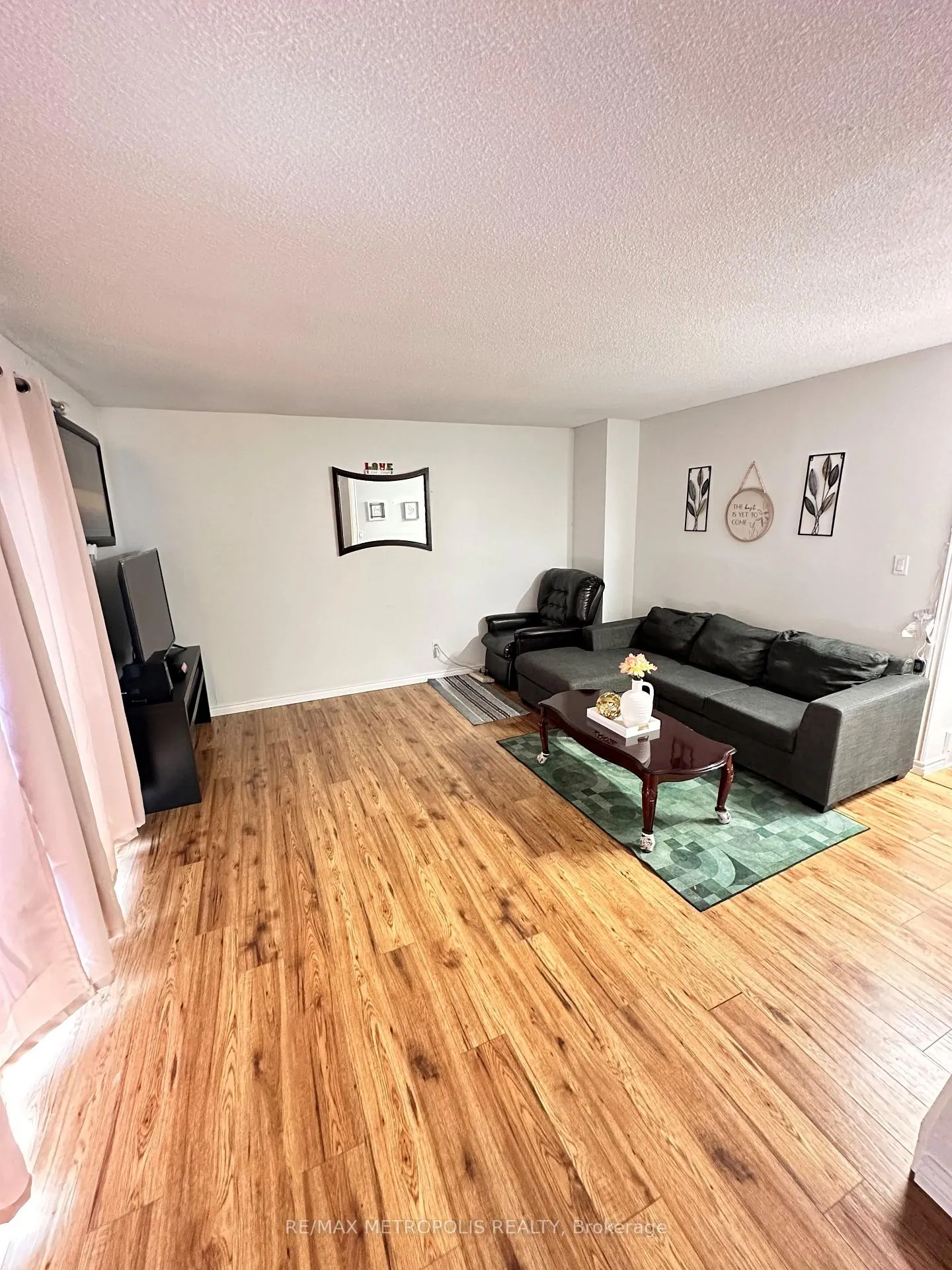 Photo 9 of Unit 2, 2994 Meadowbrook Lane, Windsor — HOMEH