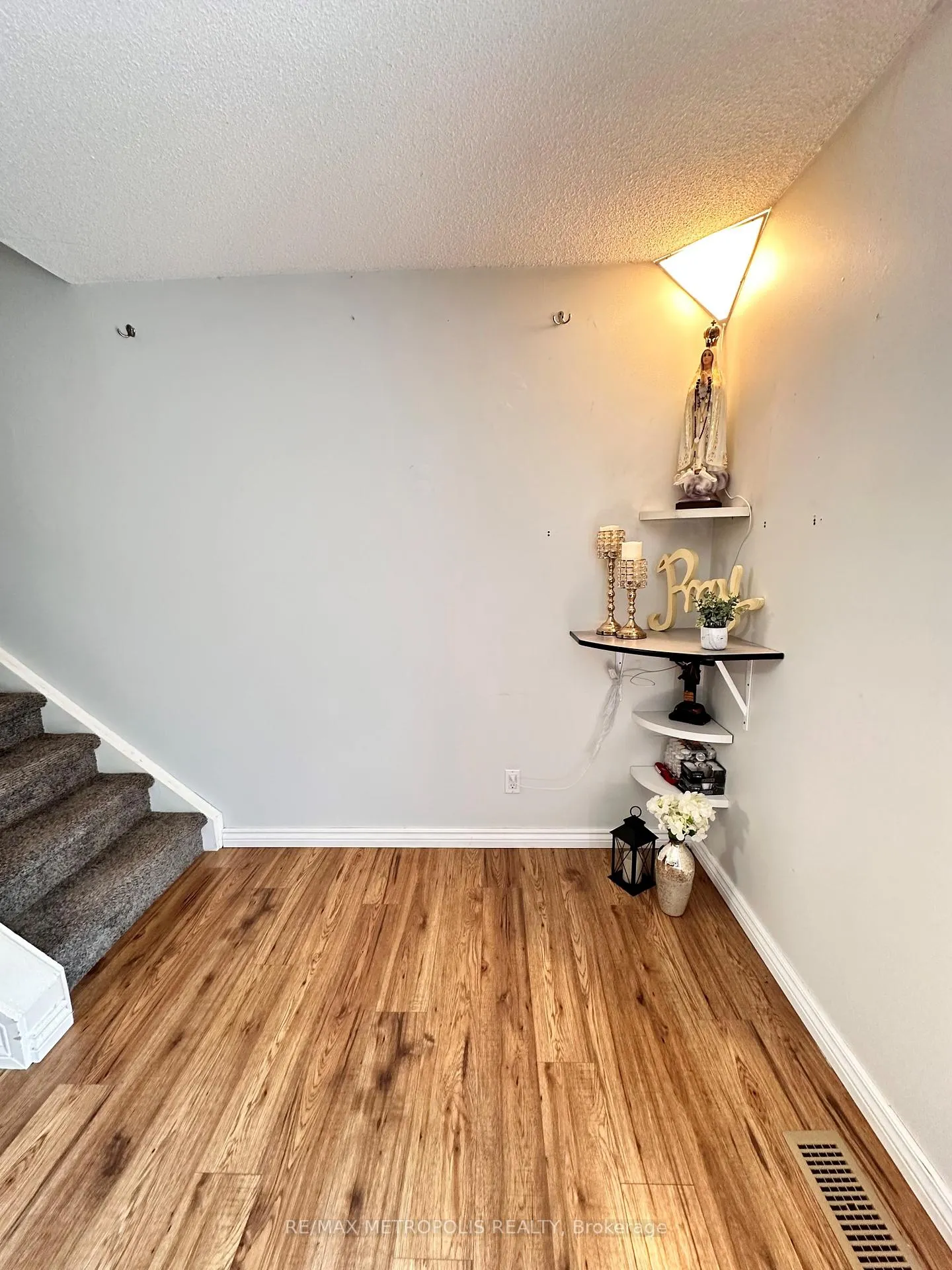 Photo 12 of Unit 2, 2994 Meadowbrook Lane, Windsor — HOMEH