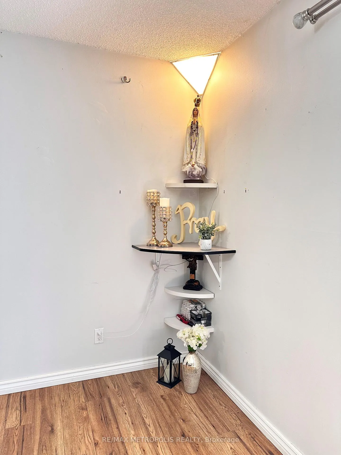 Photo 13 of Unit 2, 2994 Meadowbrook Lane, Windsor — HOMEH