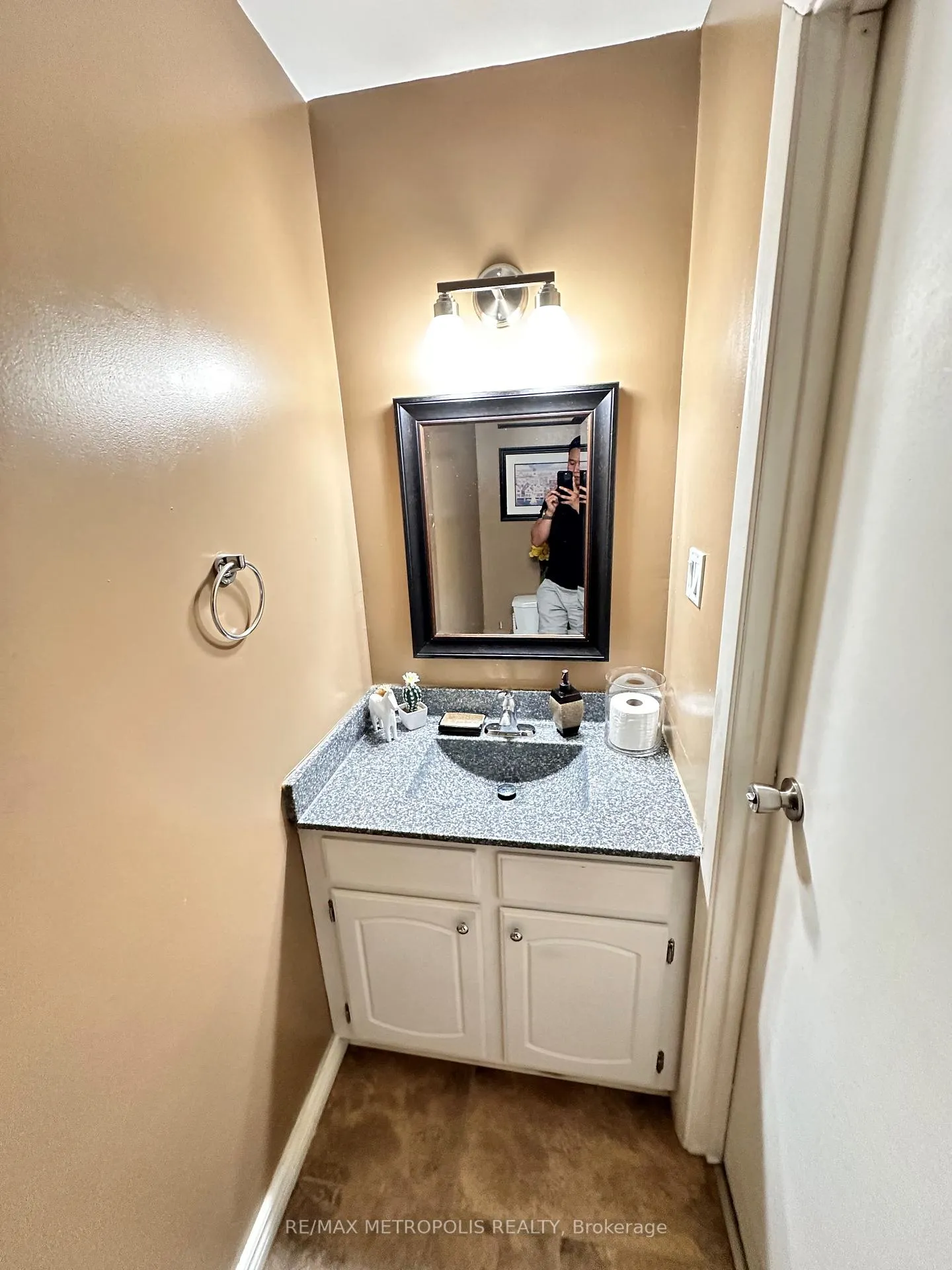 Photo 15 of Unit 2, 2994 Meadowbrook Lane, Windsor — HOMEH