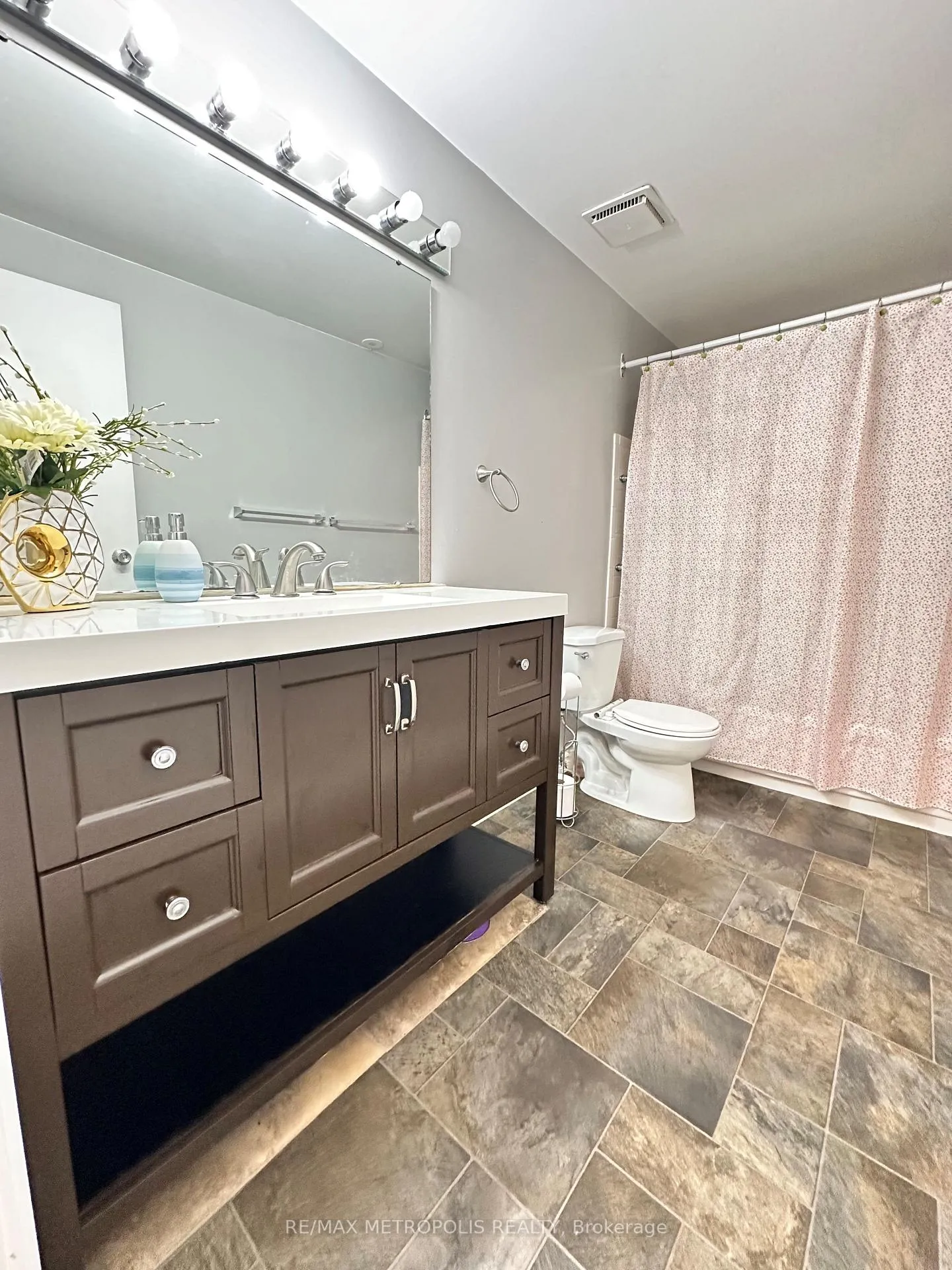 Photo 25 of Unit 2, 2994 Meadowbrook Lane, Windsor — HOMEH