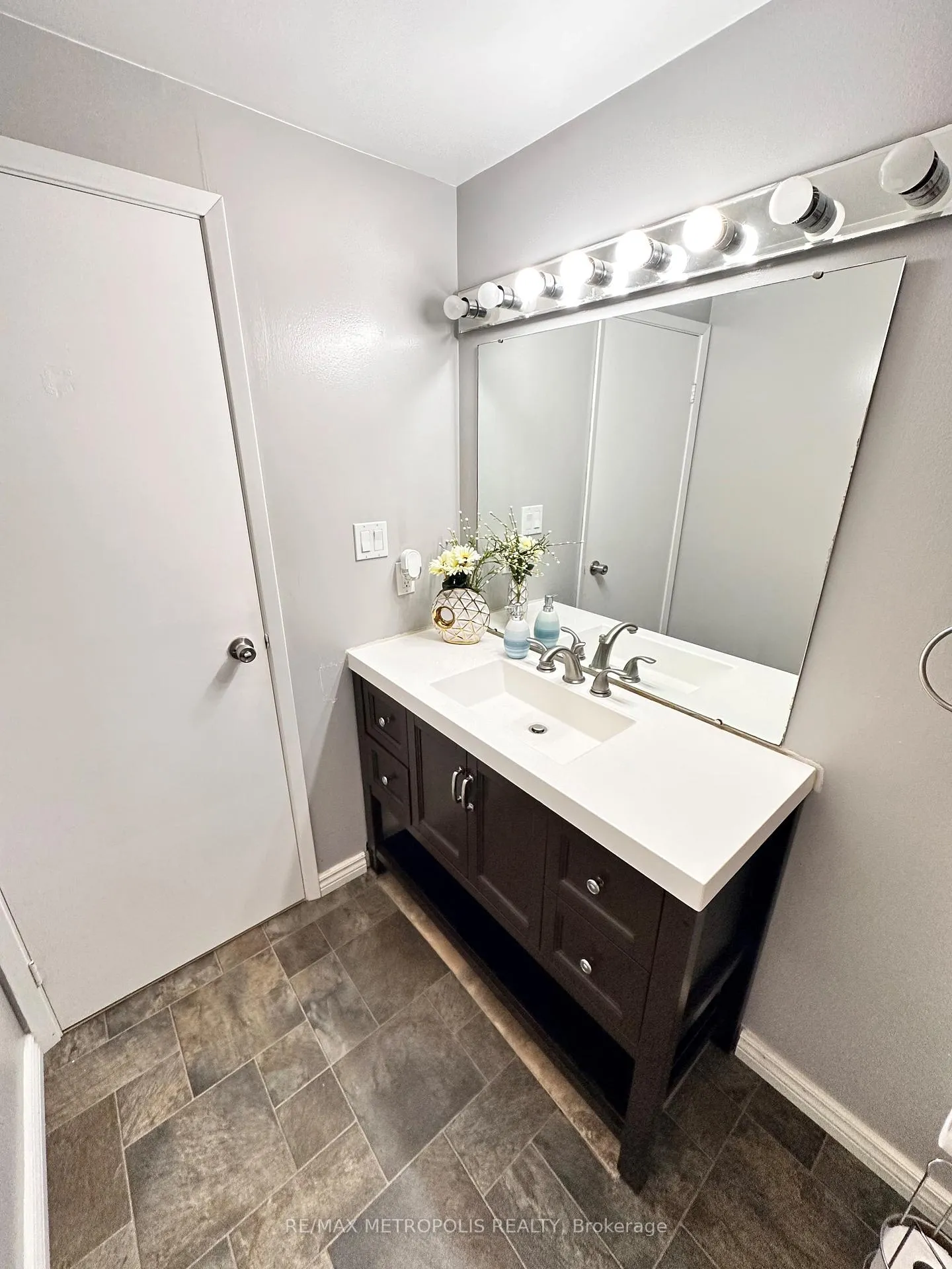 Photo 26 of Unit 2, 2994 Meadowbrook Lane, Windsor — HOMEH