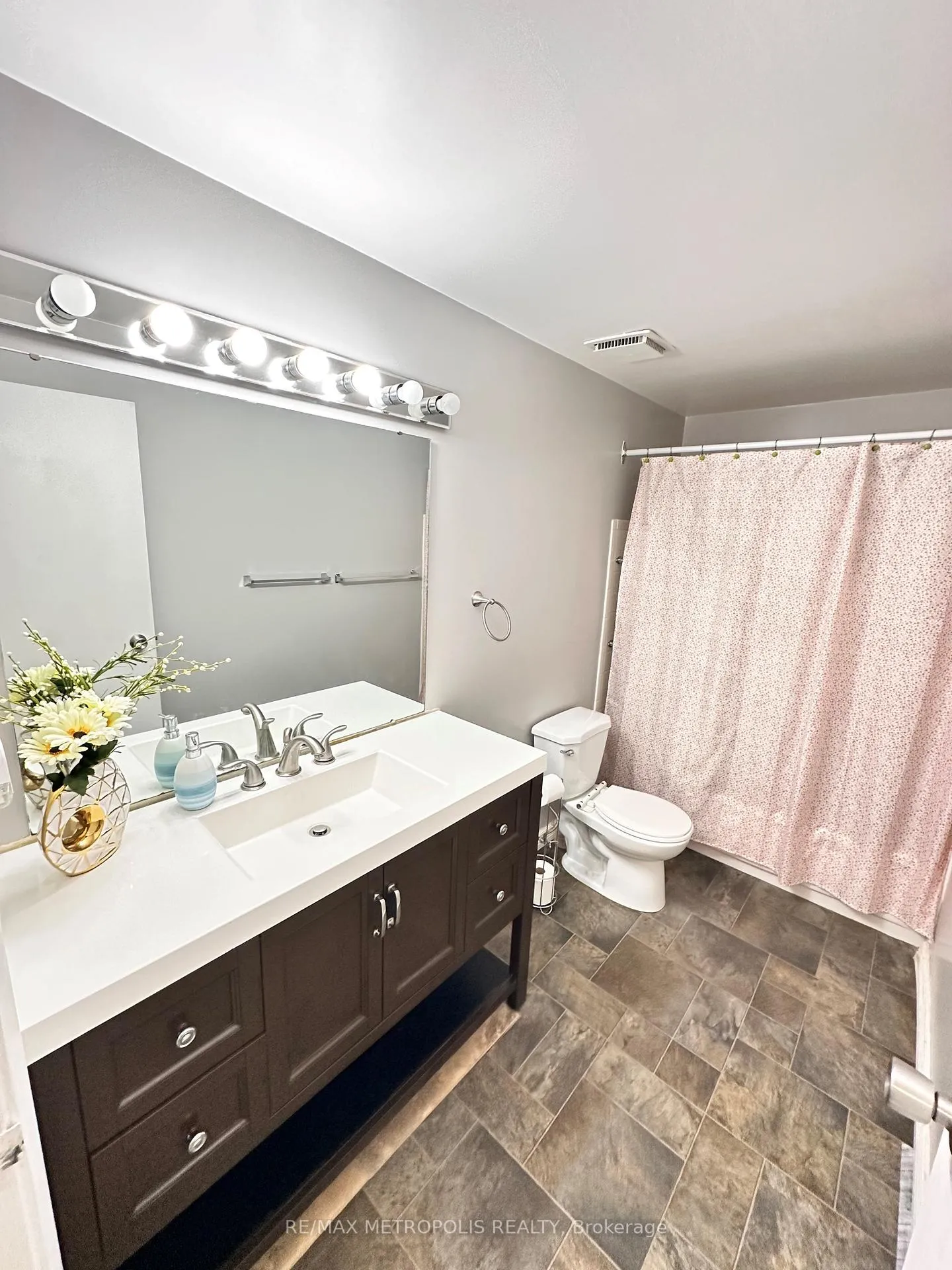 Photo 27 of Unit 2, 2994 Meadowbrook Lane, Windsor — HOMEH
