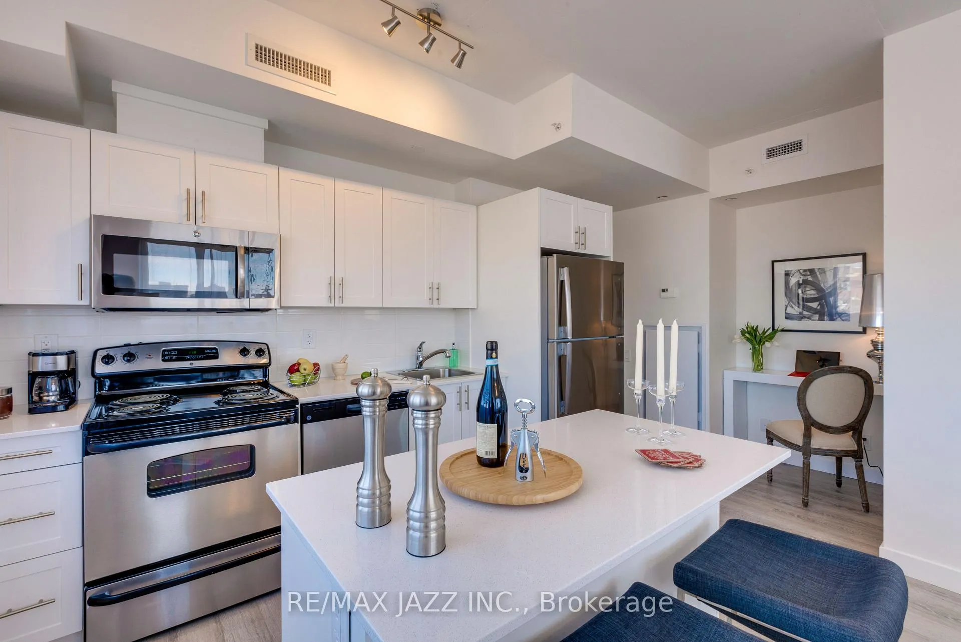 Photo 7 of Unit 1014, 100 Bond Street E, Oshawa, O'Neill — HOMEH