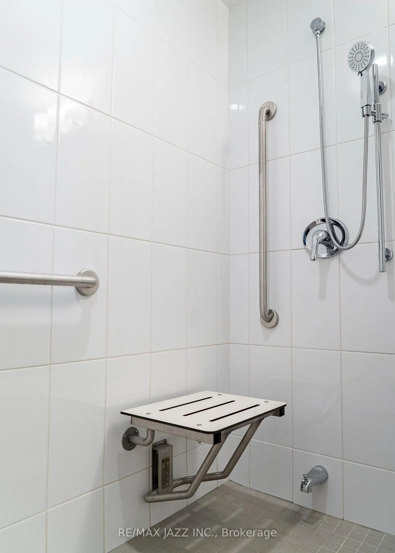 Photo 11 of Unit 304, 100 Bond Street E, Oshawa, O'Neill — HOMEH