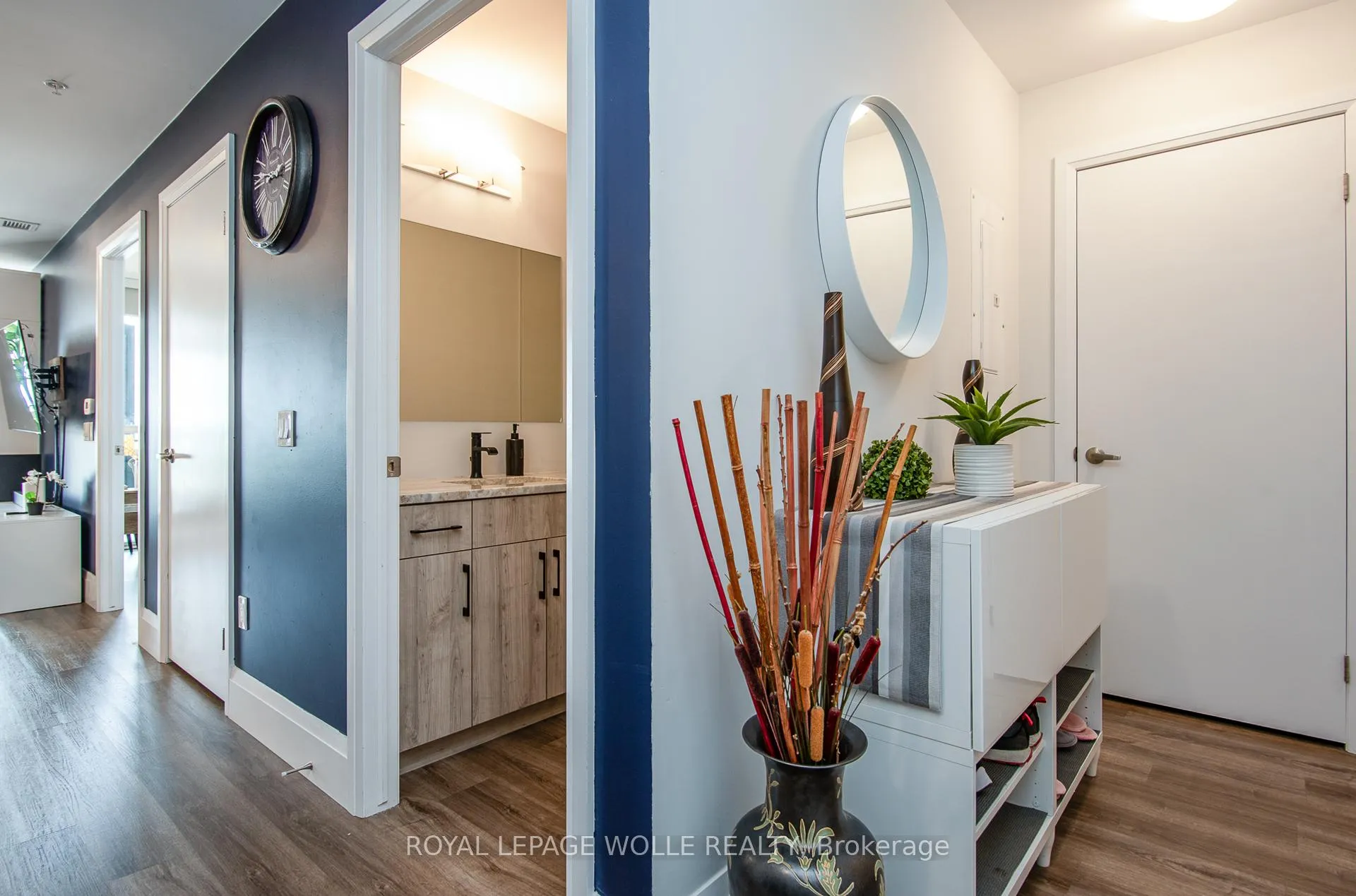 Photo 10 of Unit 1601, 60 Charles Street W, Kitchener — HOMEH