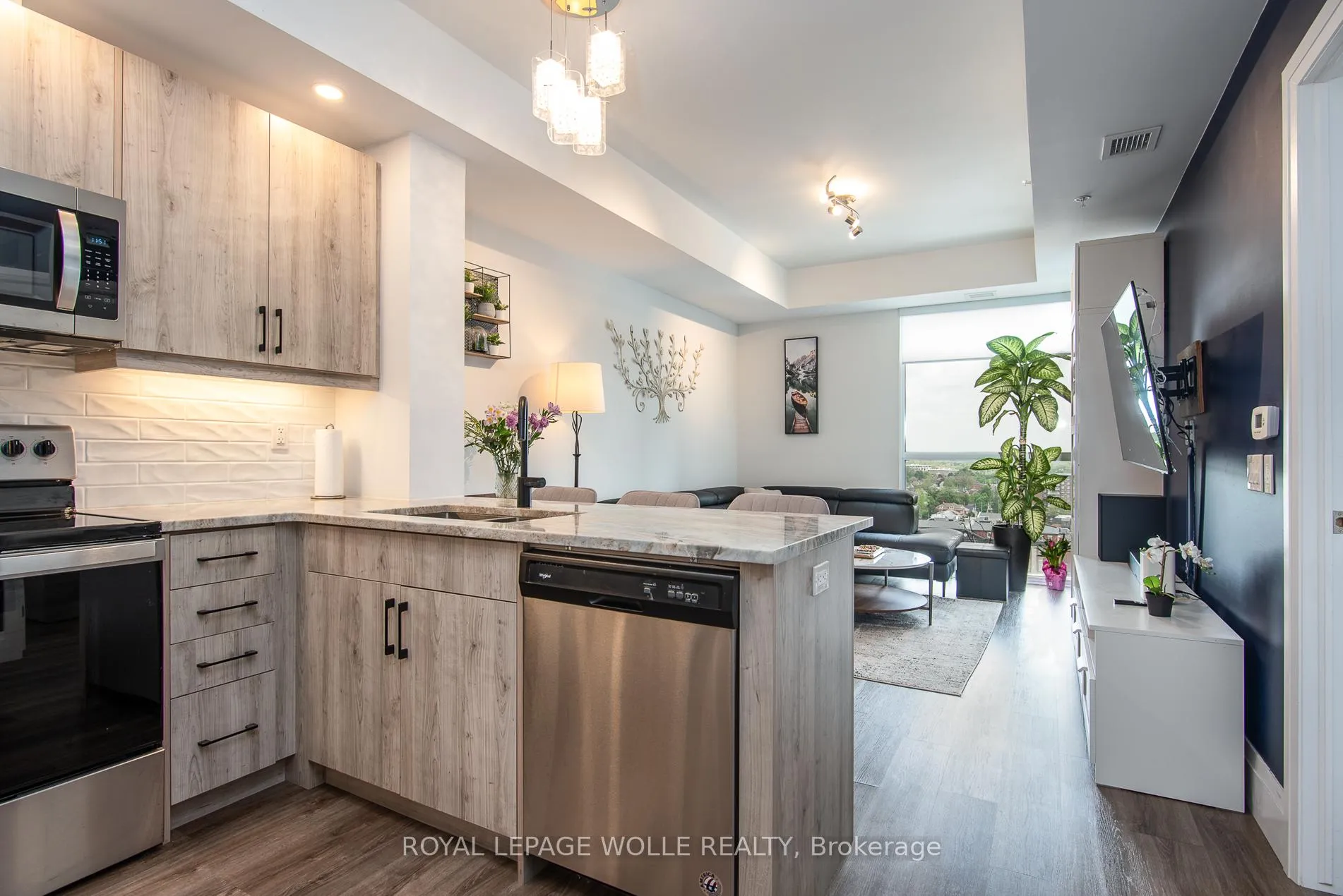 Photo 11 of Unit 1601, 60 Charles Street W, Kitchener — HOMEH
