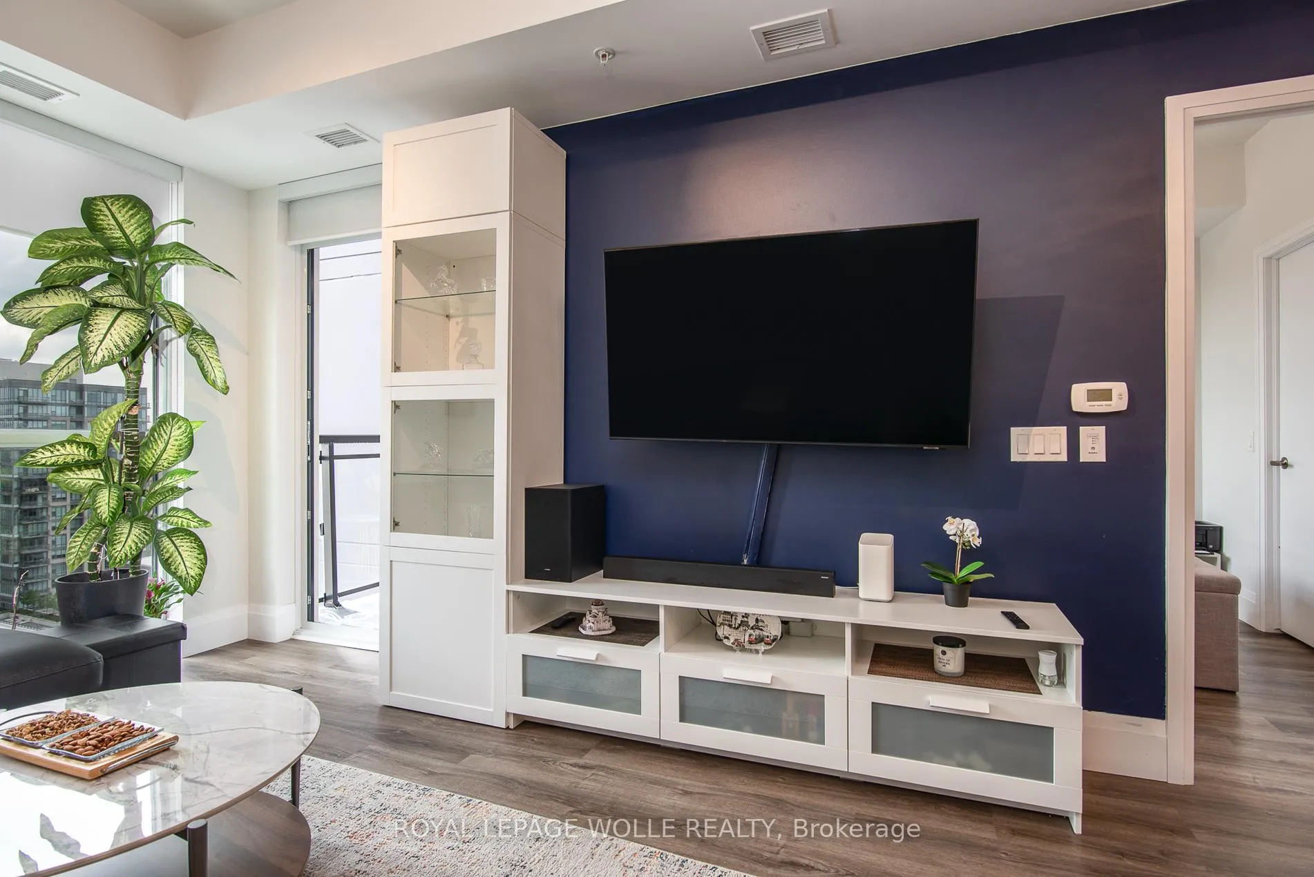 Photo 14 of Unit 1601, 60 Charles Street W, Kitchener — HOMEH