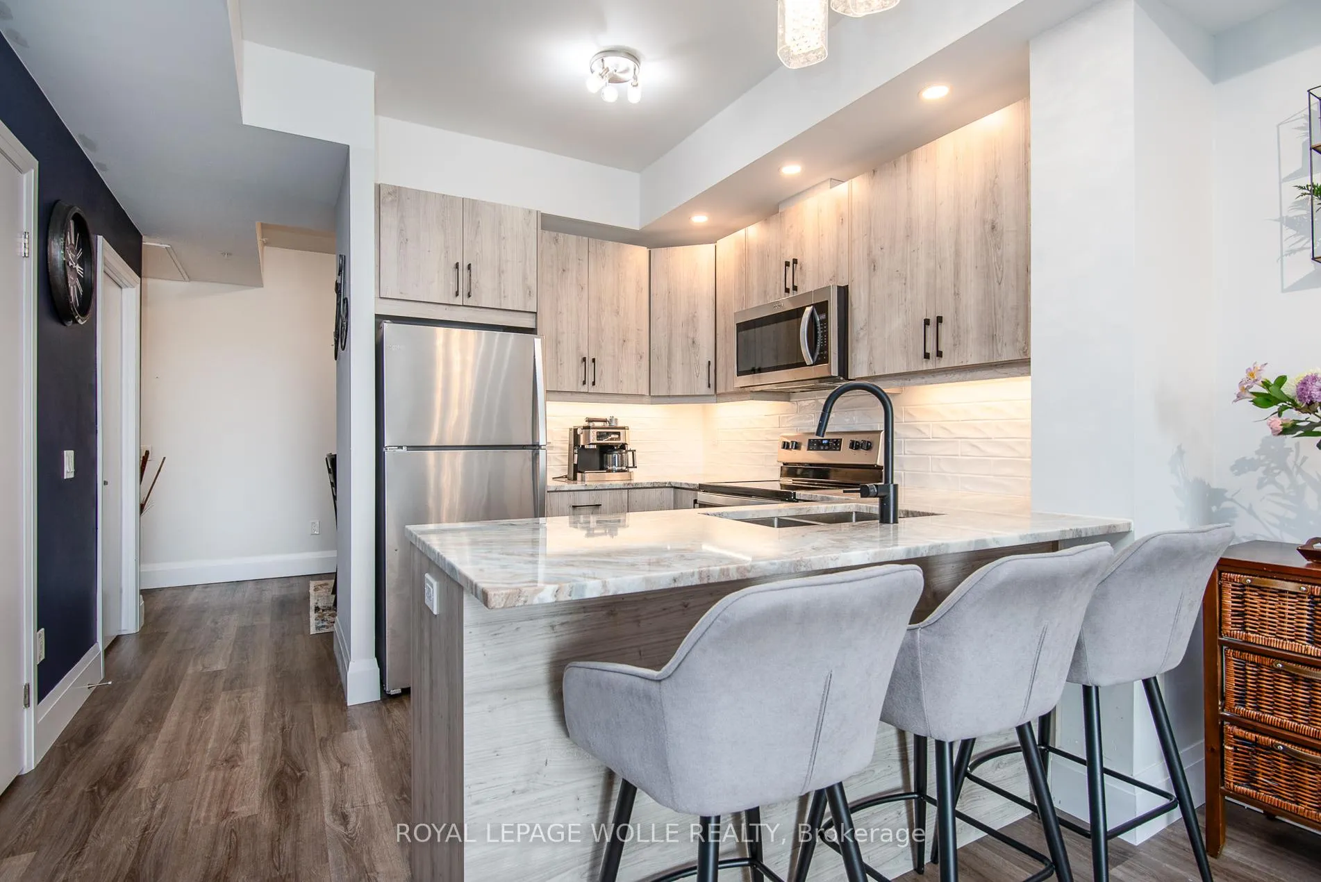Photo 23 of Unit 1601, 60 Charles Street W, Kitchener — HOMEH