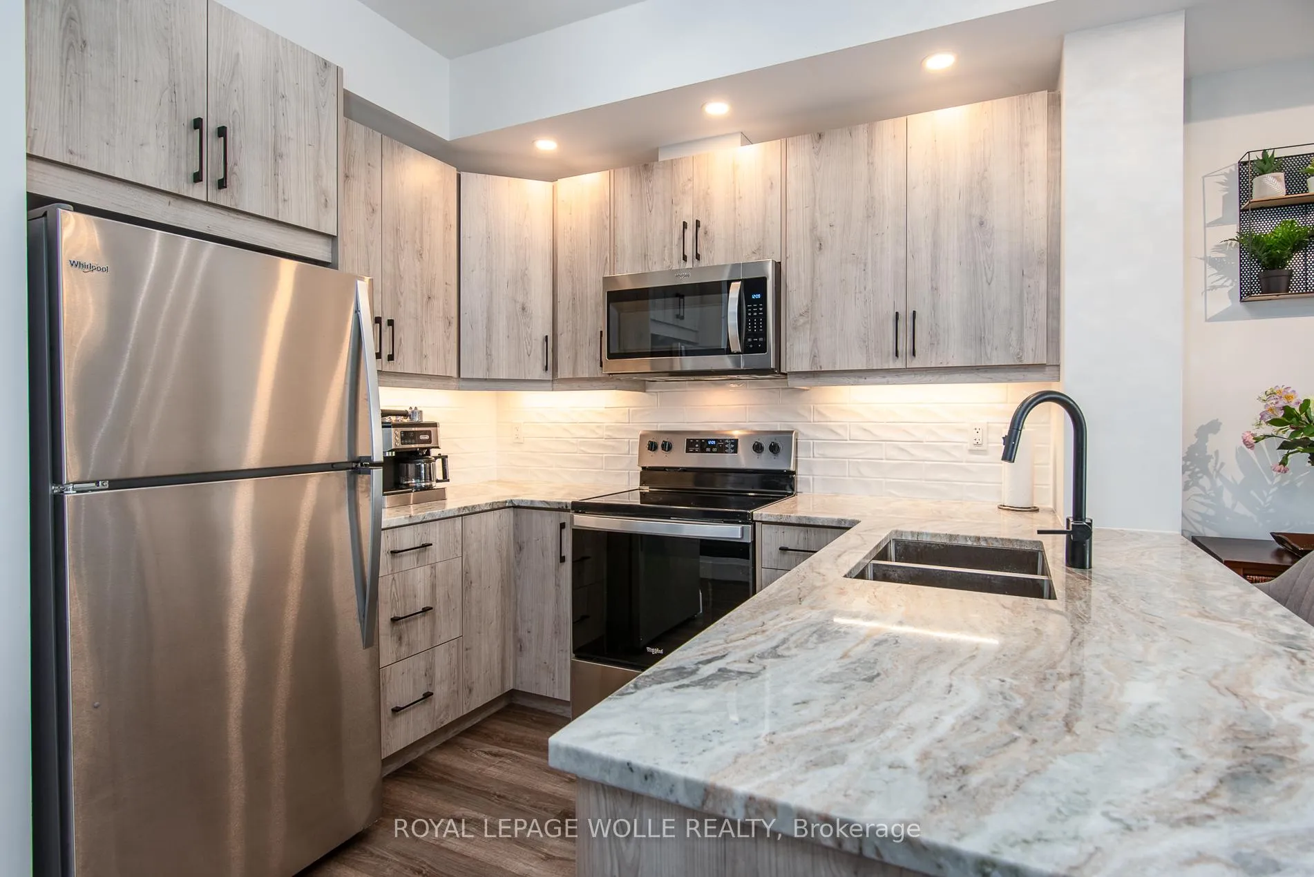 Photo 25 of Unit 1601, 60 Charles Street W, Kitchener — HOMEH