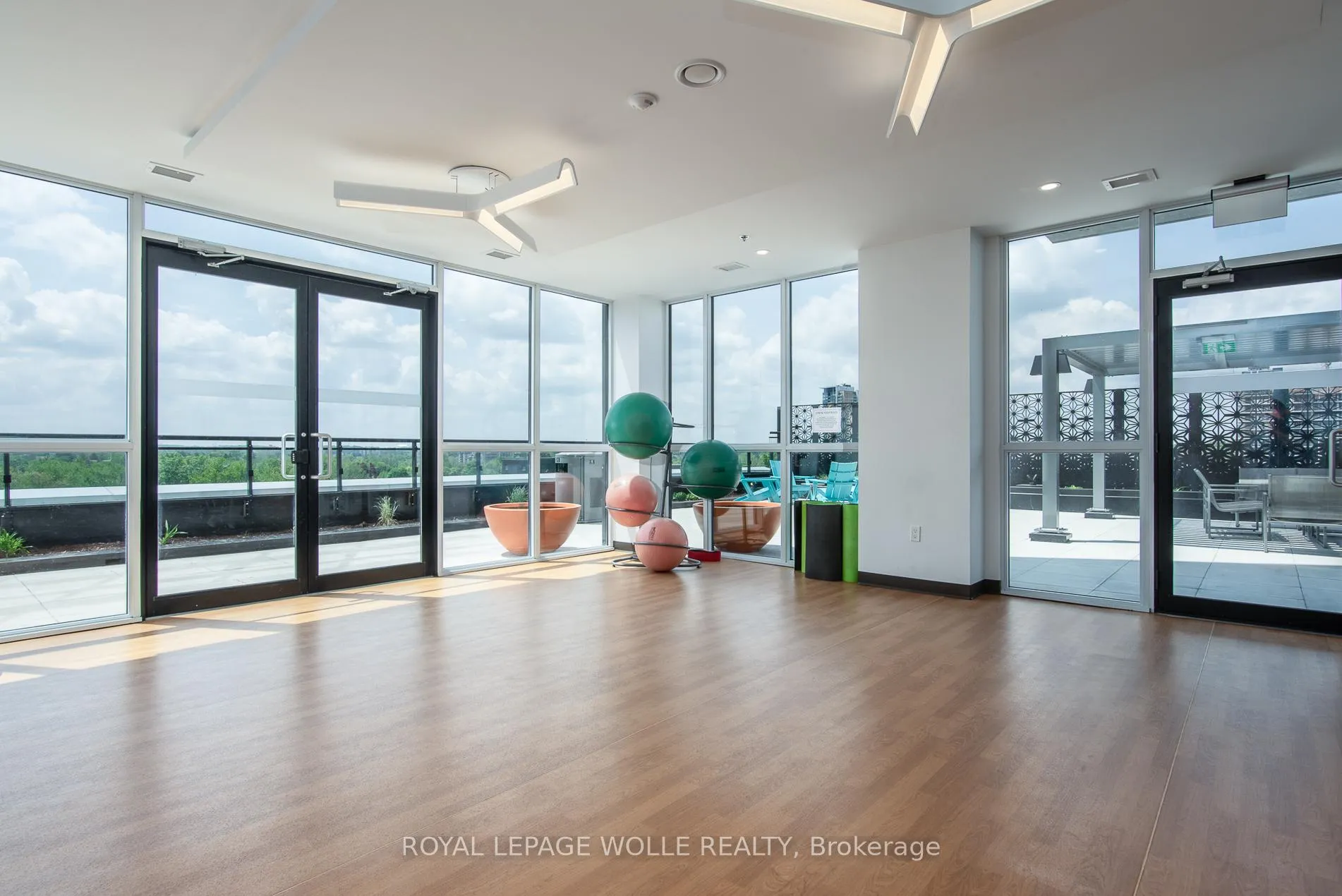 Photo 40 of Unit 1601, 60 Charles Street W, Kitchener — HOMEH