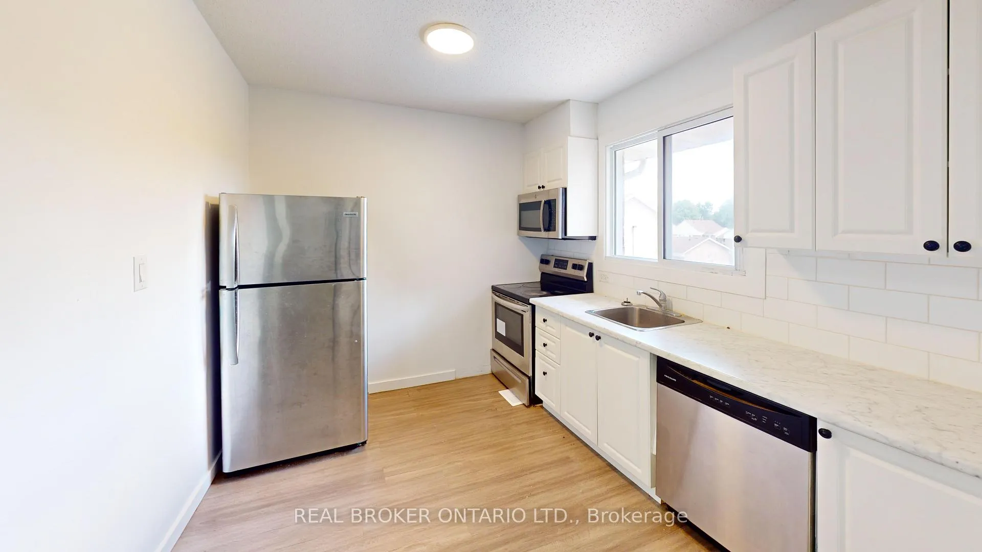 Photo 2 of 15 Millwood Crescent, Kitchener — HOMEH