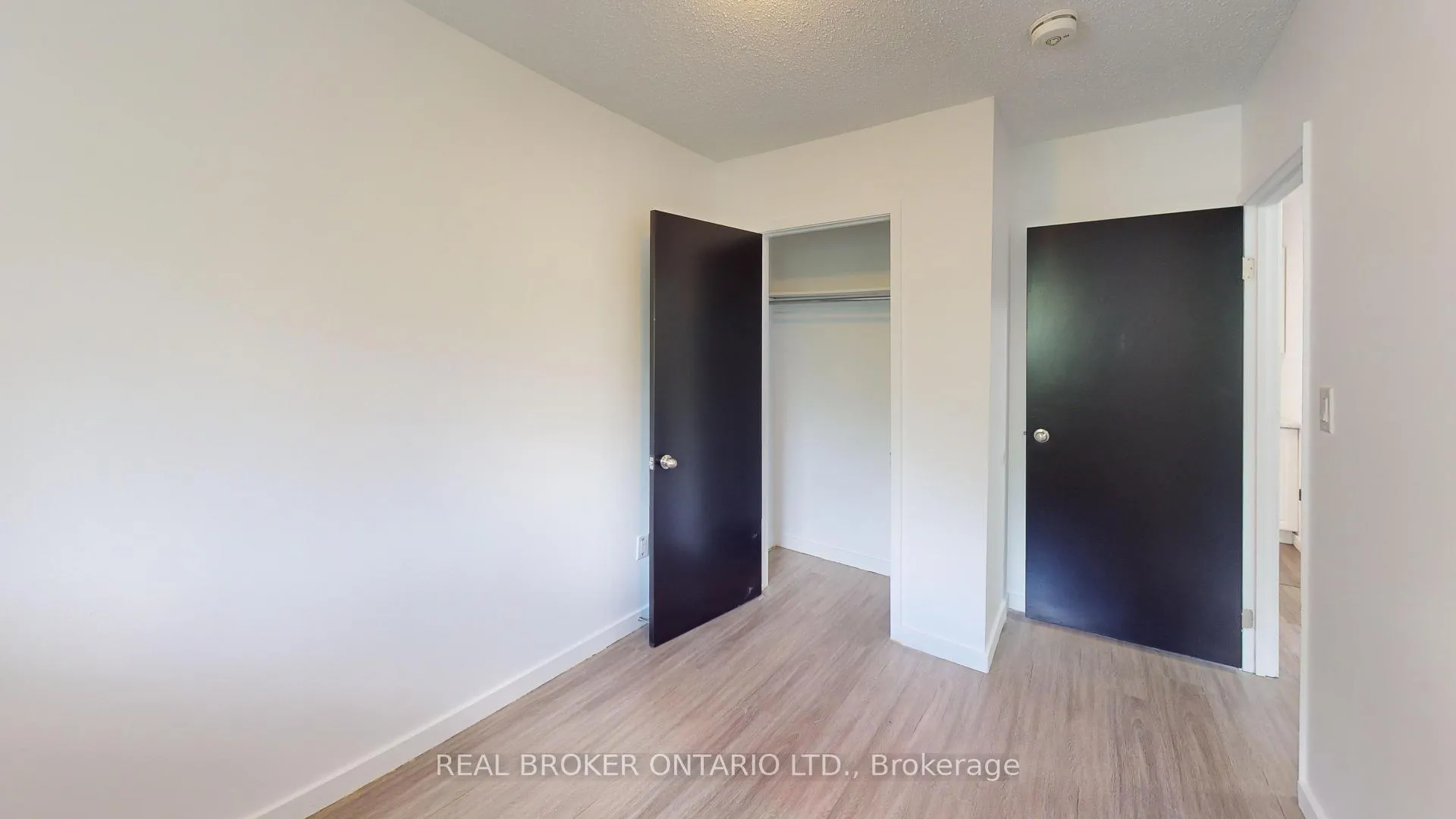 Photo 3 of 15 Millwood Crescent, Kitchener — HOMEH