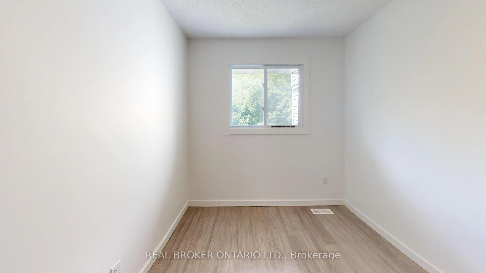 Photo 5 of 15 Millwood Crescent, Kitchener — HOMEH