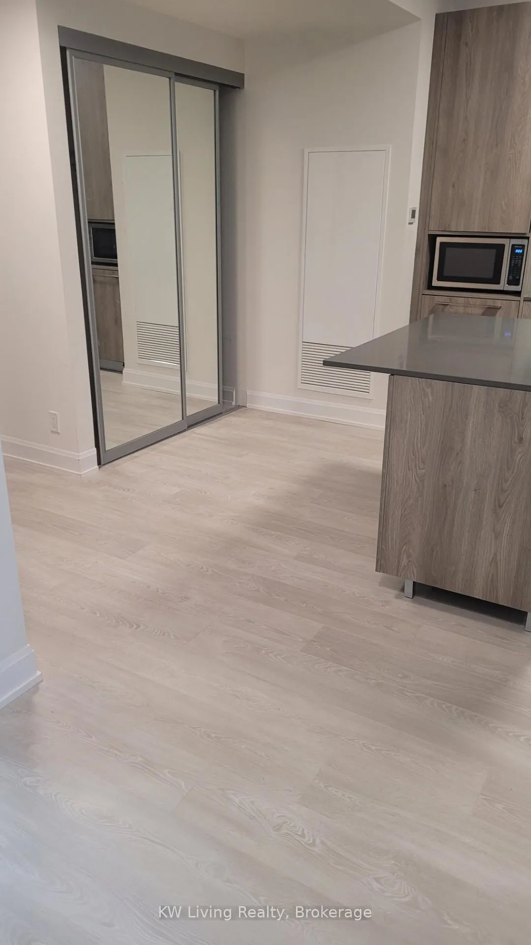 Photo 5 of Unit 625, 38 Water Walk Drive, Markham, Unionville — HOMEH