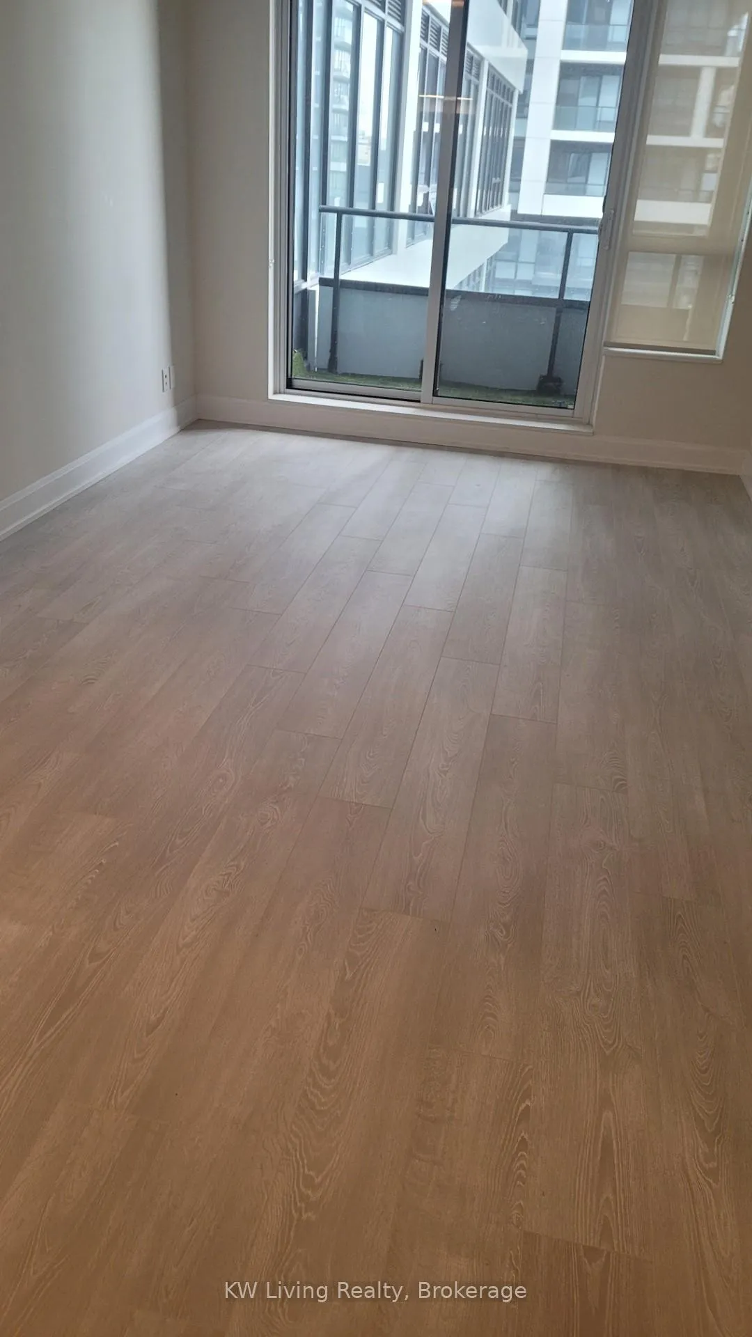 Photo 7 of Unit 625, 38 Water Walk Drive, Markham, Unionville — HOMEH