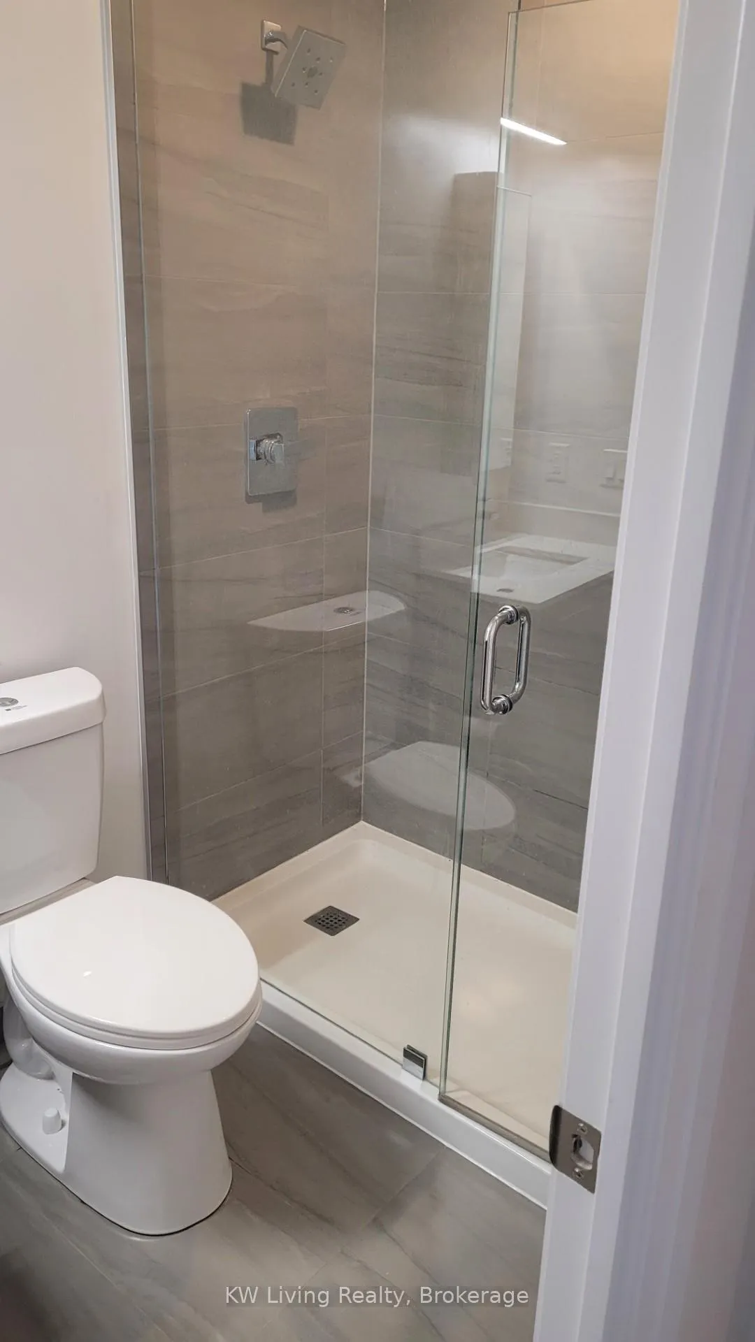 Photo 12 of Unit 625, 38 Water Walk Drive, Markham, Unionville — HOMEH