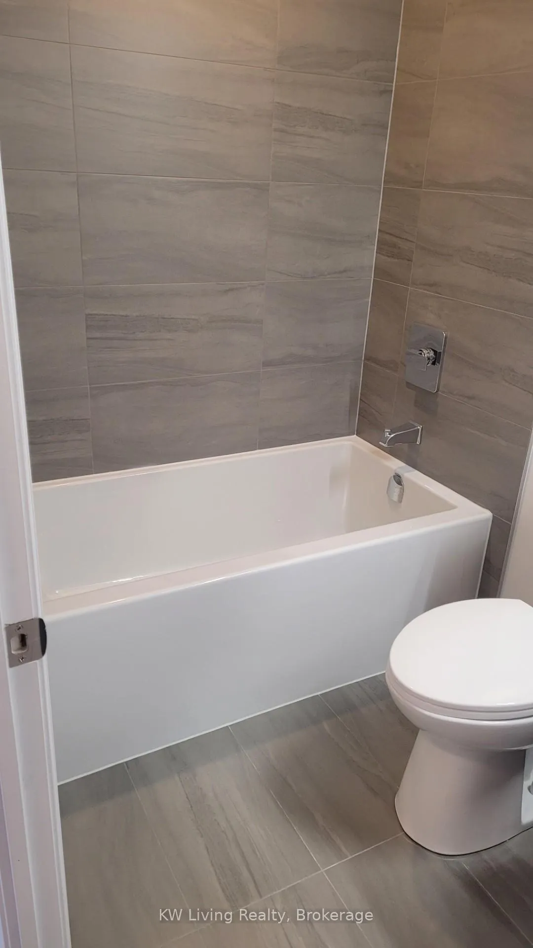 Photo 13 of Unit 625, 38 Water Walk Drive, Markham, Unionville — HOMEH