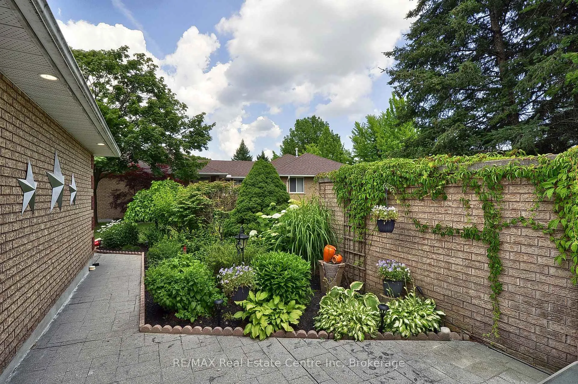 Photo 6 of Unit 5, 95 Beasley Crescent, Waterloo — HOMEH
