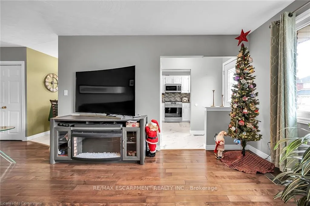Photo 4 of 253 Thorner Drive, Hamilton, Thorner — HOMEH
