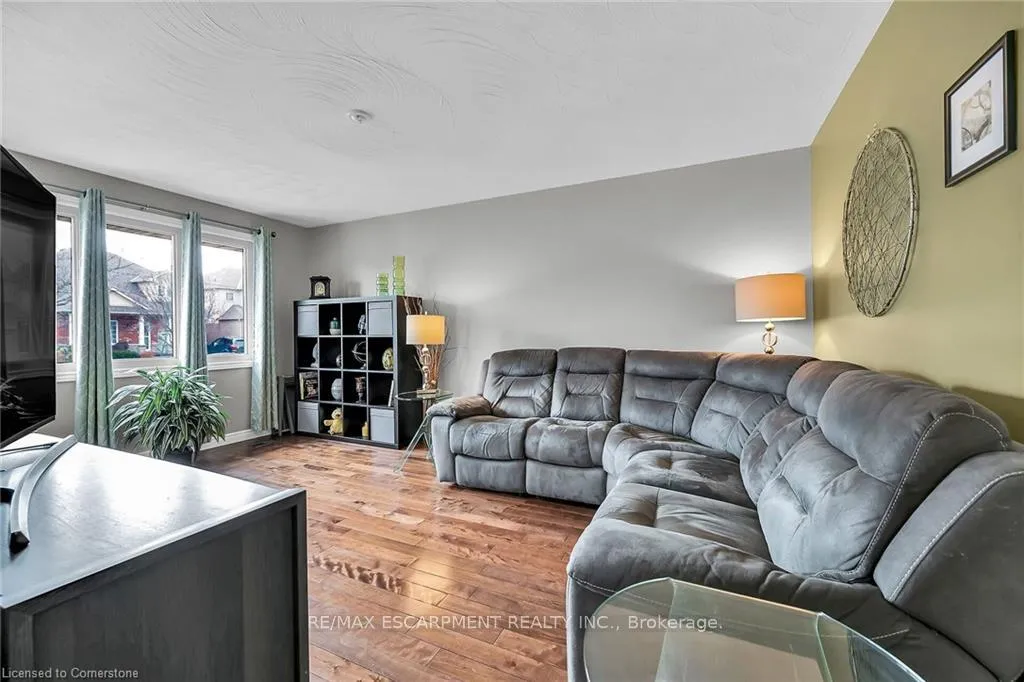 Photo 5 of 253 Thorner Drive, Hamilton, Thorner — HOMEH