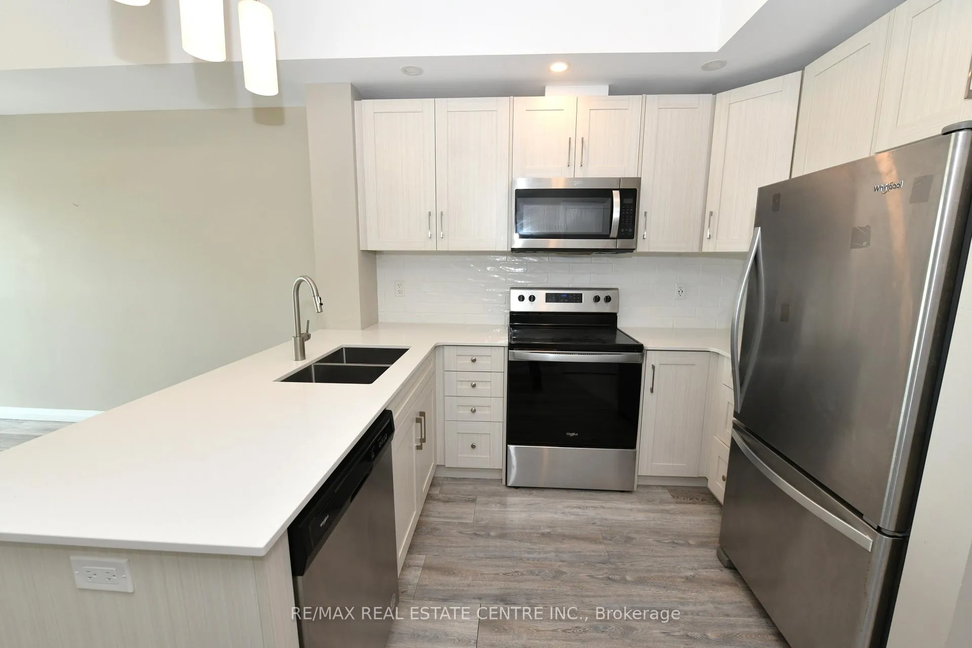 Photo 4 of Unit 2403, 60 Charles Street, Kitchener — HOMEH