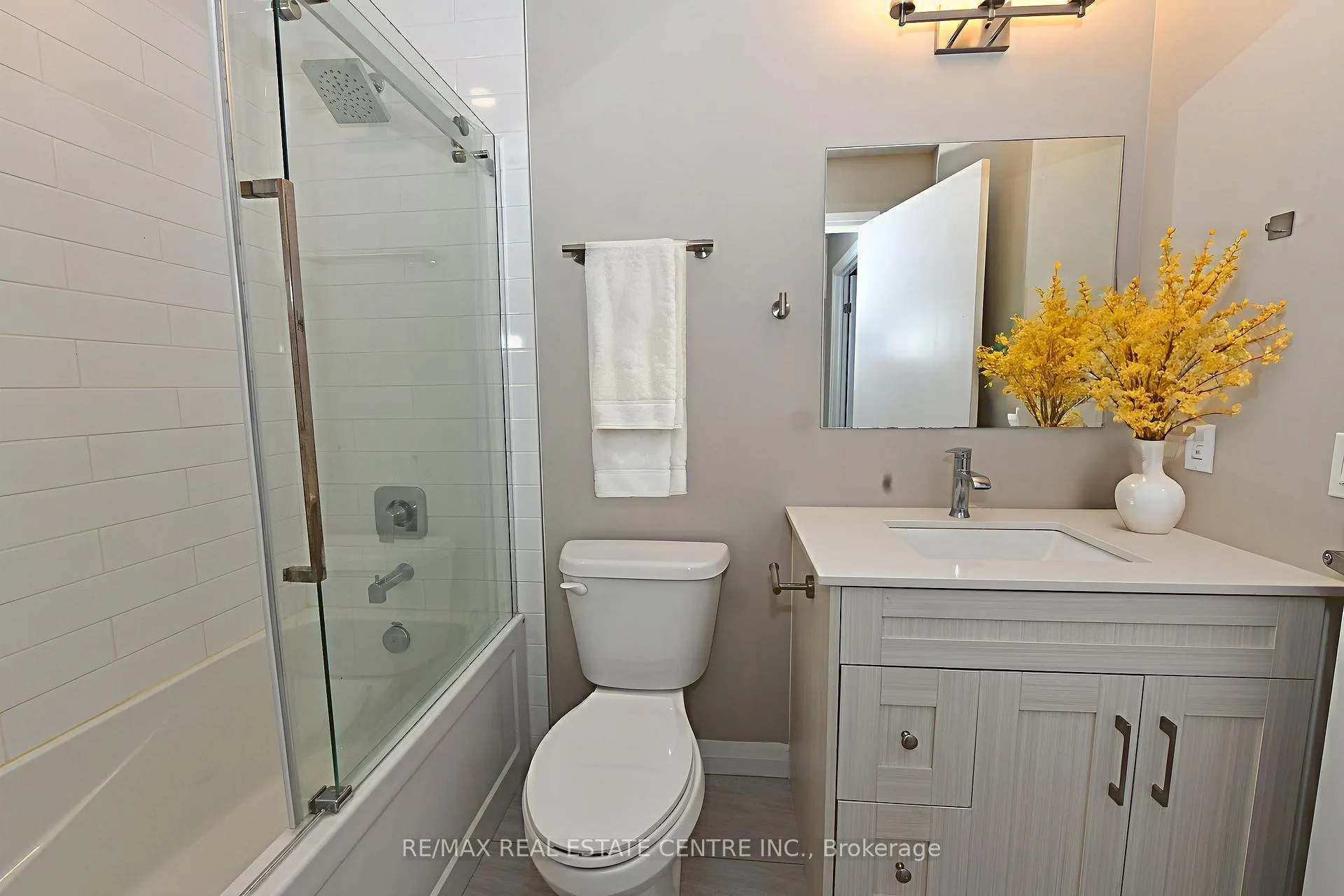 Photo 12 of Unit 2403, 60 Charles Street, Kitchener — HOMEH