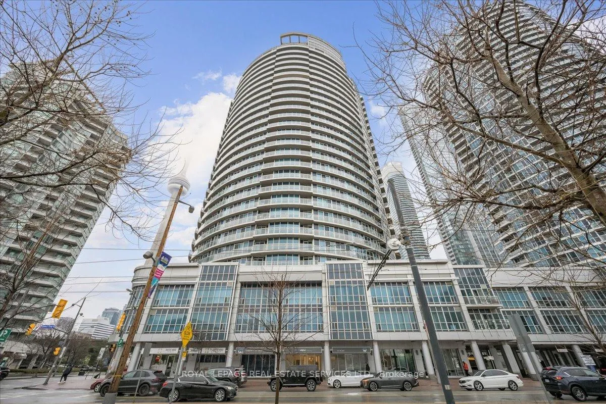Front of Unit 1007, 218 Queens Quay W