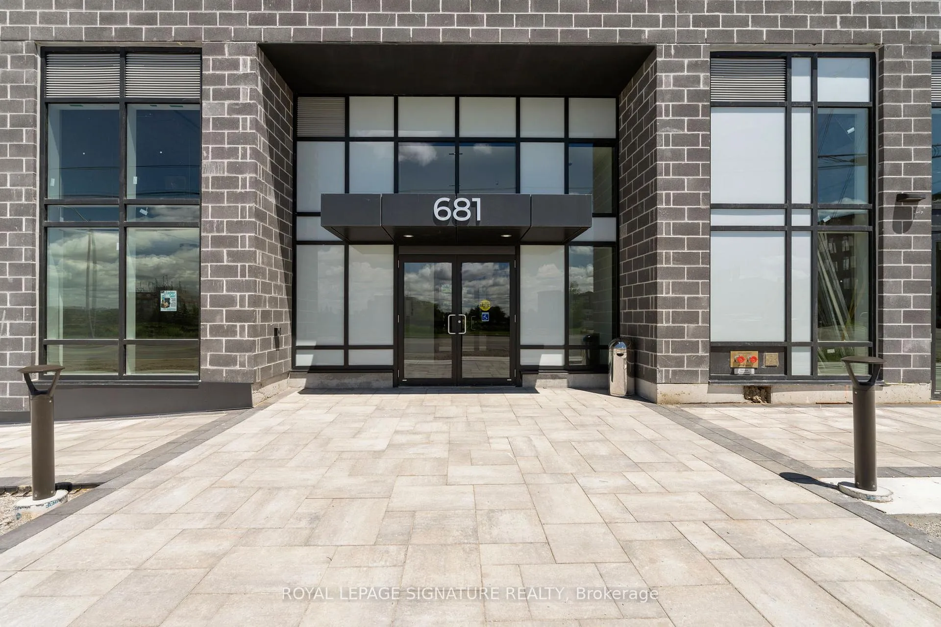 Photo 2 of Unit 421, 681 Yonge Street, Barrie, Painswick South — HOMEH