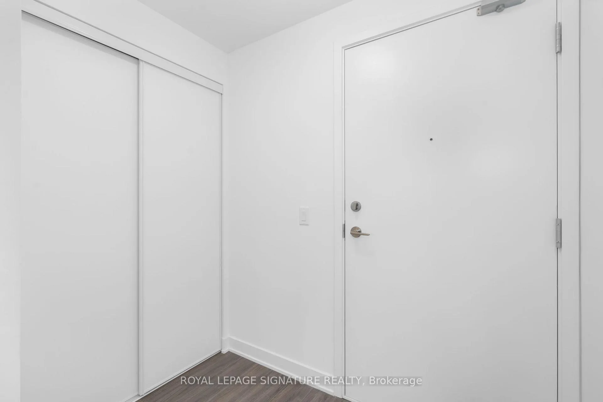Photo 4 of Unit 421, 681 Yonge Street, Barrie, Painswick South — HOMEH