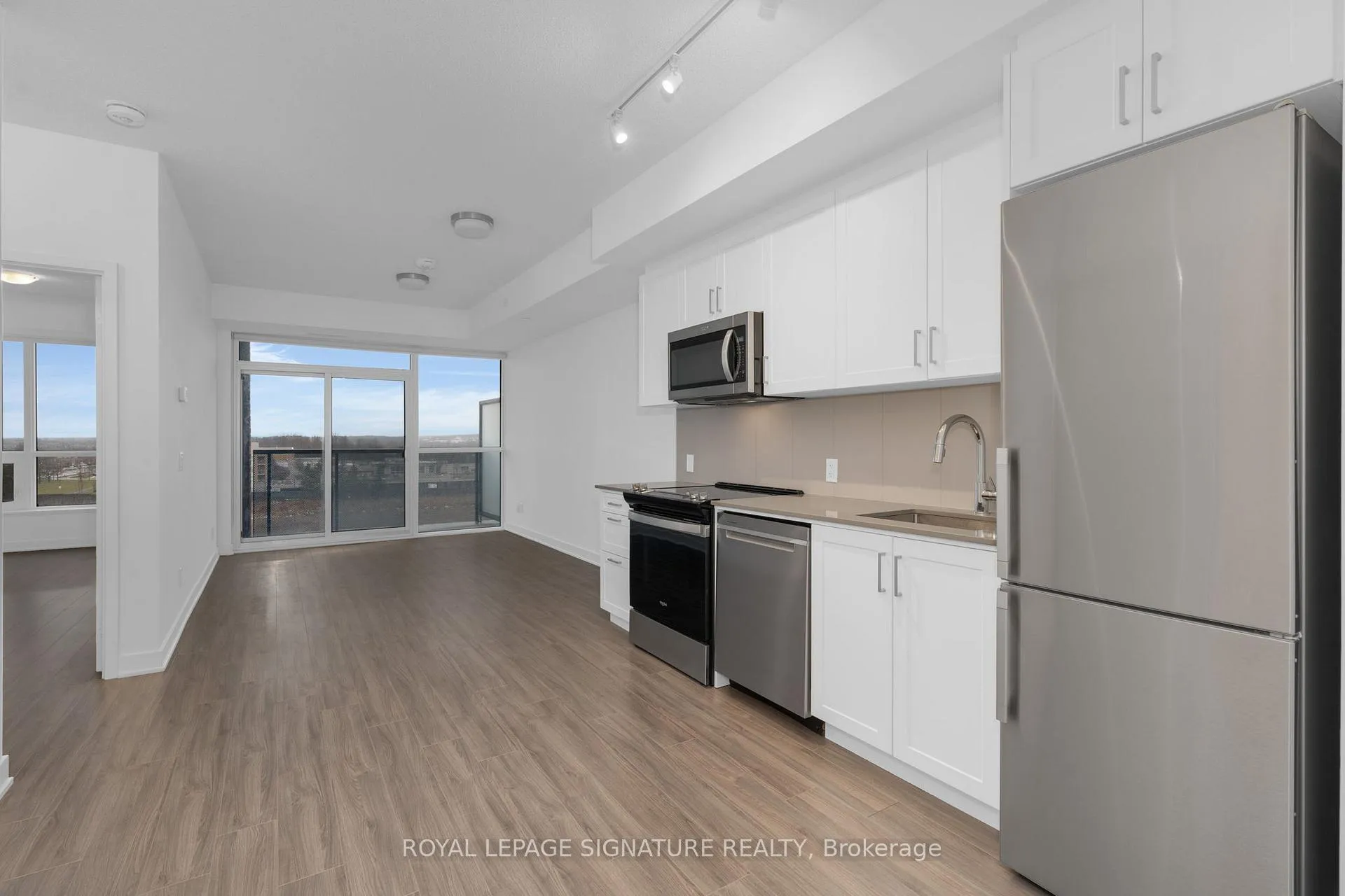 Photo 6 of Unit 421, 681 Yonge Street, Barrie, Painswick South — HOMEH
