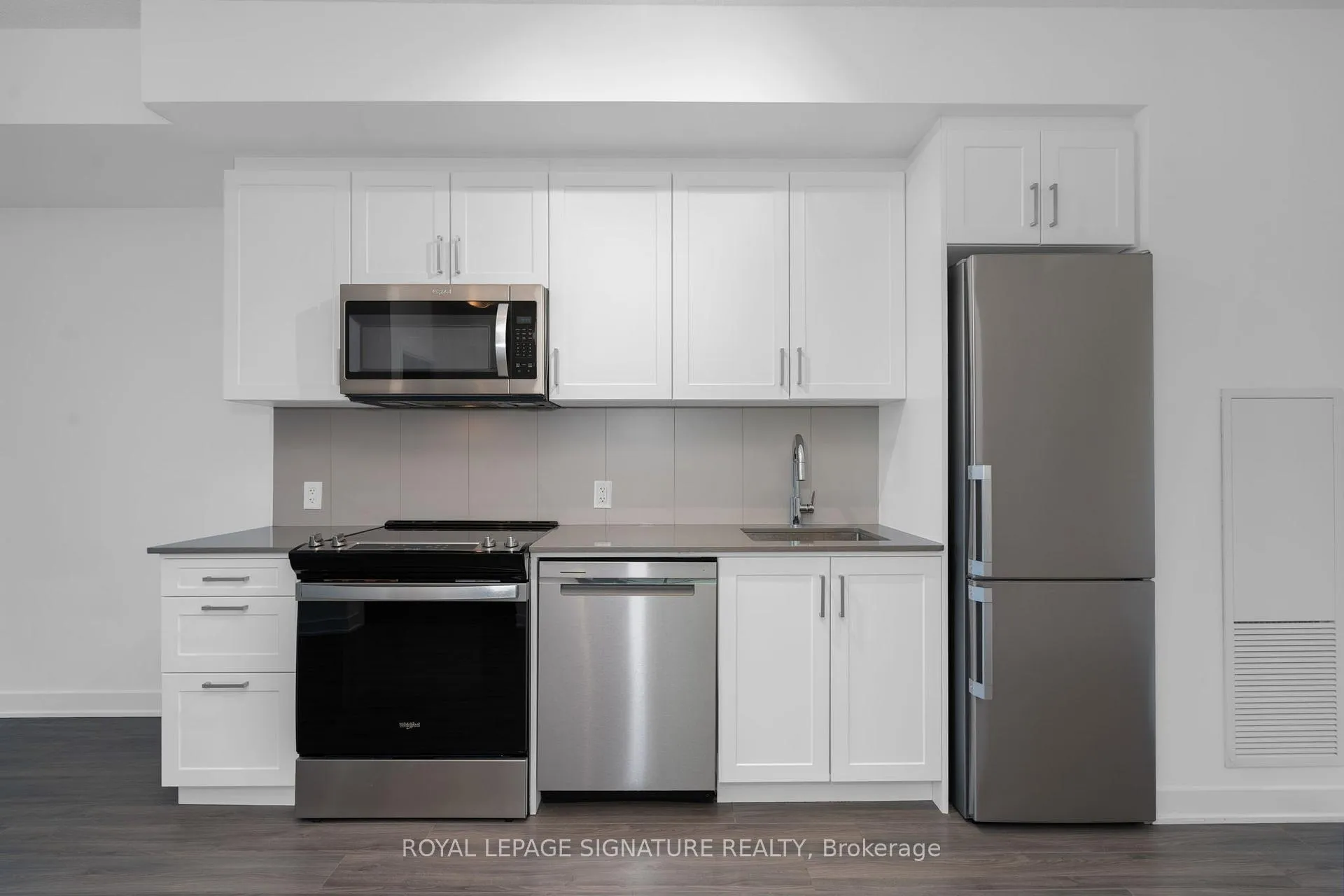 Photo 7 of Unit 421, 681 Yonge Street, Barrie, Painswick South — HOMEH