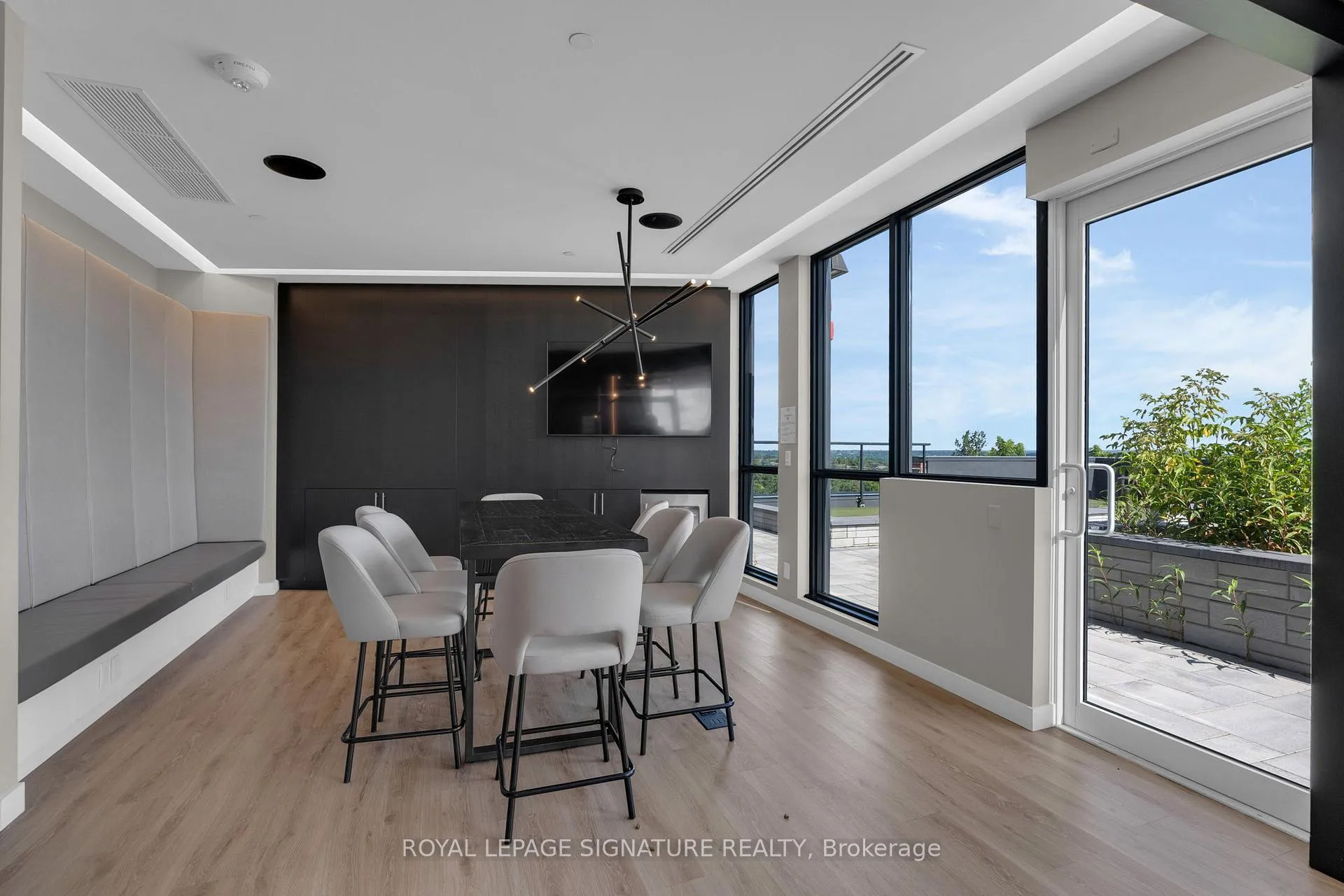 Photo 23 of Unit 421, 681 Yonge Street, Barrie, Painswick South — HOMEH