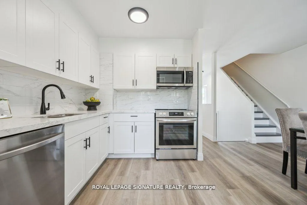 Photo 2 of 1856 John Street, Markham, Bayview Fairway-Bayview Country Club Estates — HOMEH