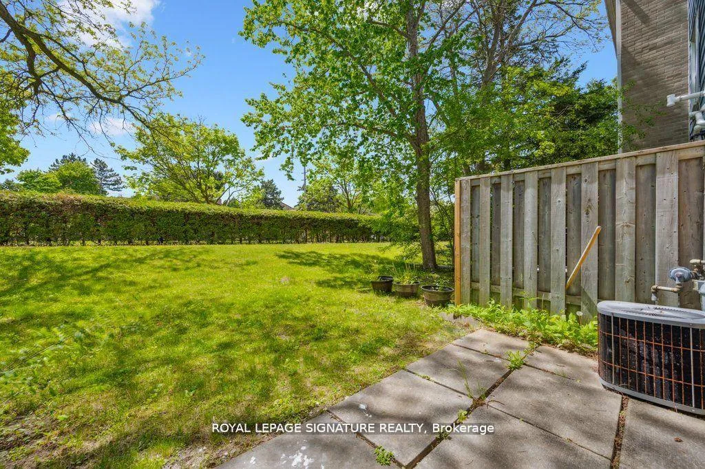 Photo 11 of 1856 John Street, Markham, Bayview Fairway-Bayview Country Club Estates — HOMEH
