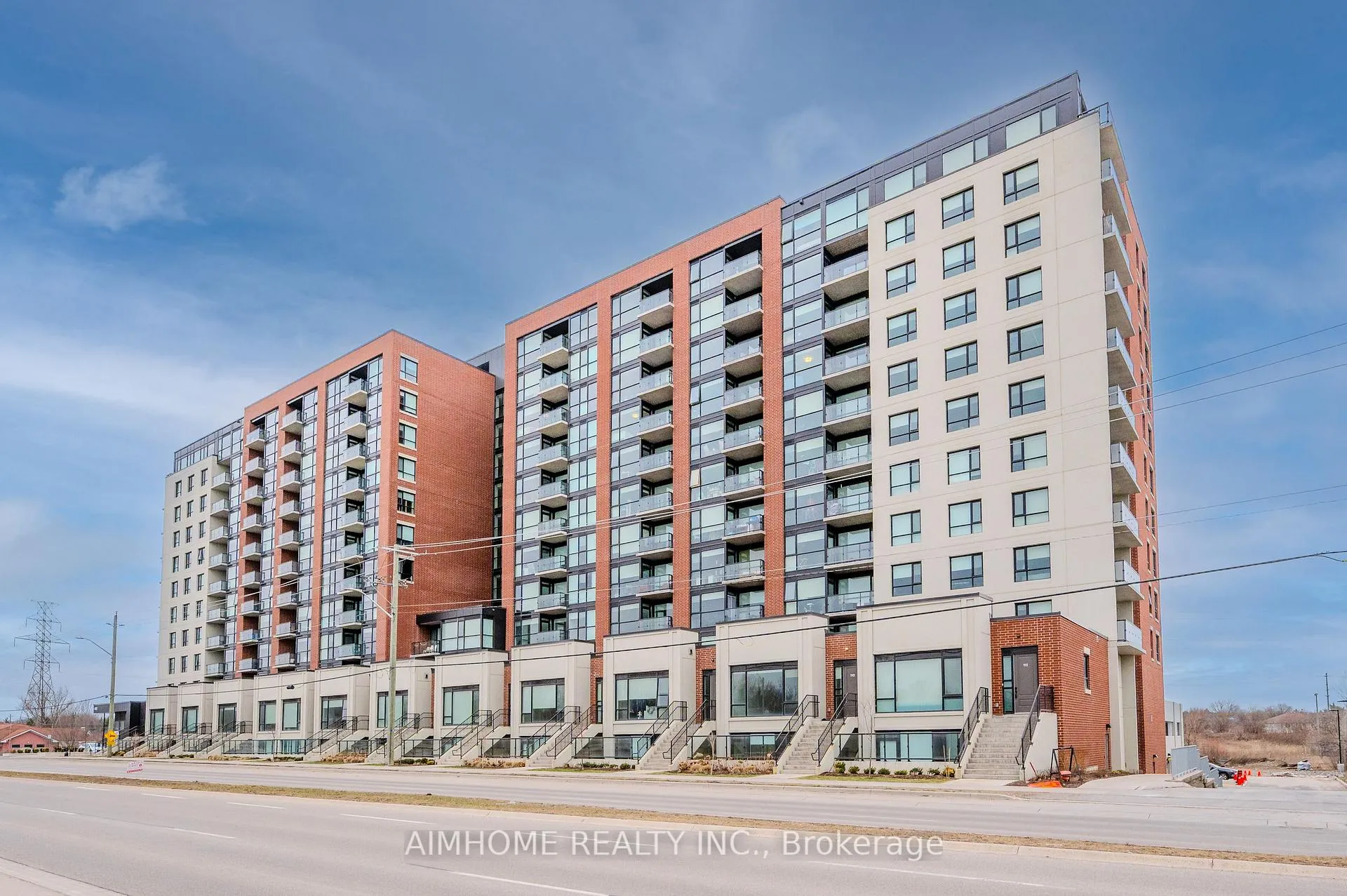 Front of Unit 1416, 460 Columbia Street W