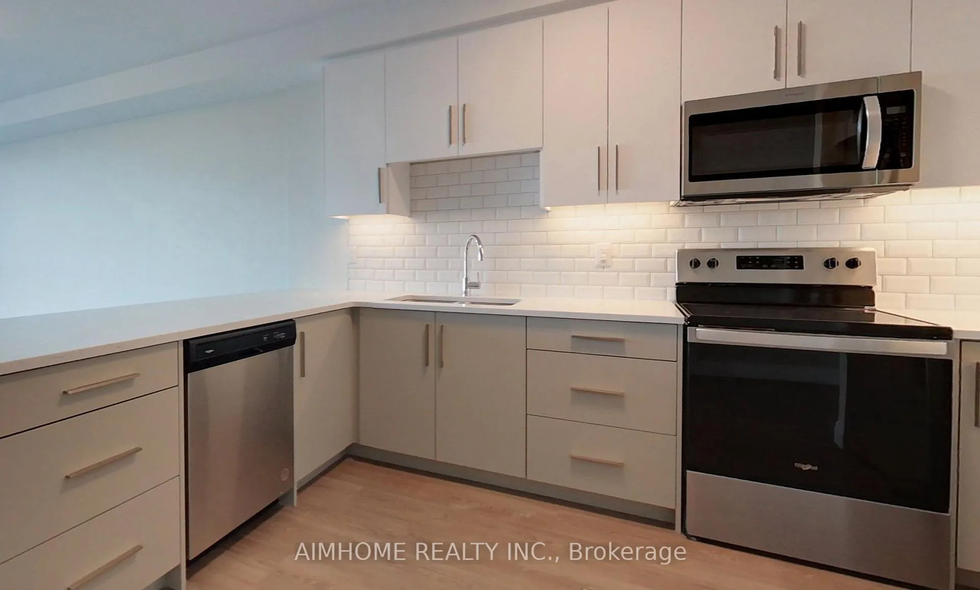 Front of Unit 1417, 460 Columbia Street W