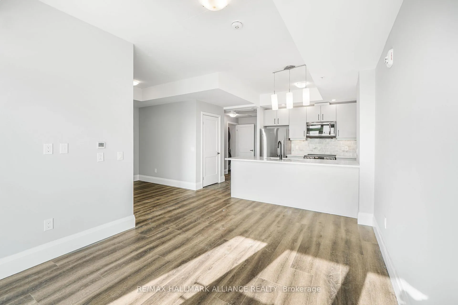 Photo 2 of Unit 1406, 108 Garment Street, Kitchener — HOMEH