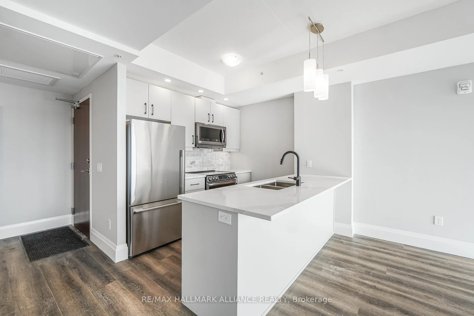Photo 3 of Unit 1406, 108 Garment Street, Kitchener — HOMEH