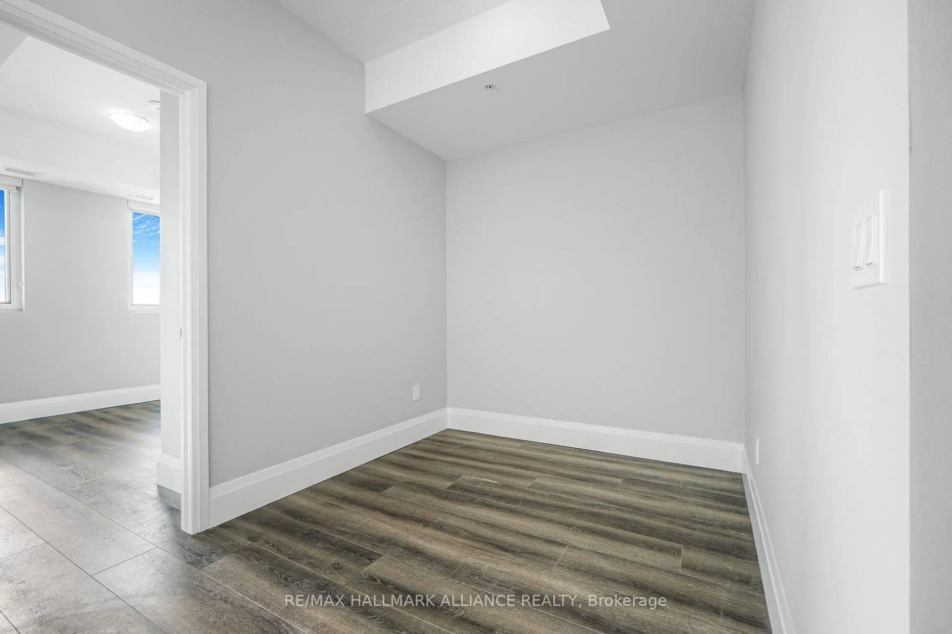 Photo 6 of Unit 1406, 108 Garment Street, Kitchener — HOMEH