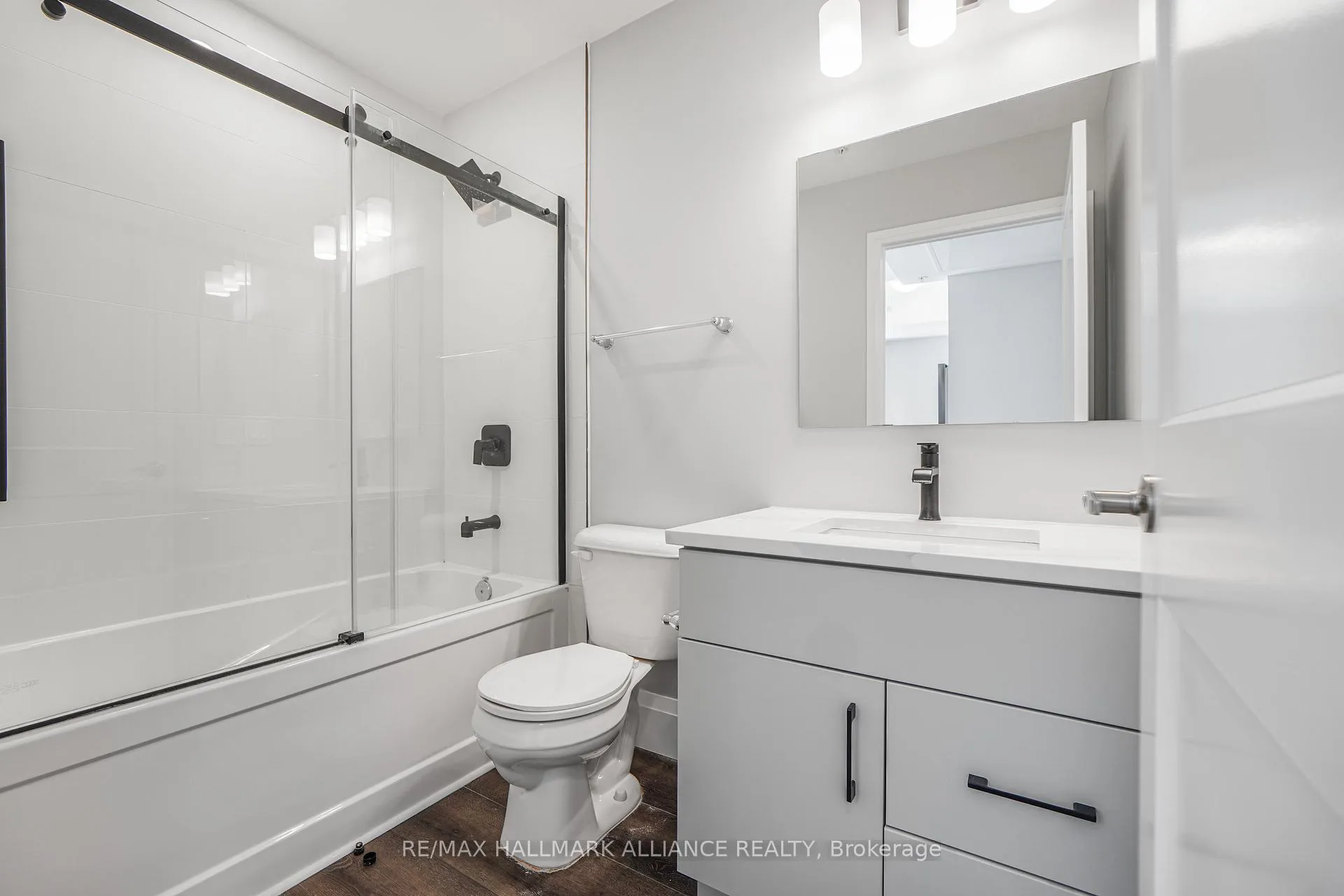 Photo 7 of Unit 1406, 108 Garment Street, Kitchener — HOMEH