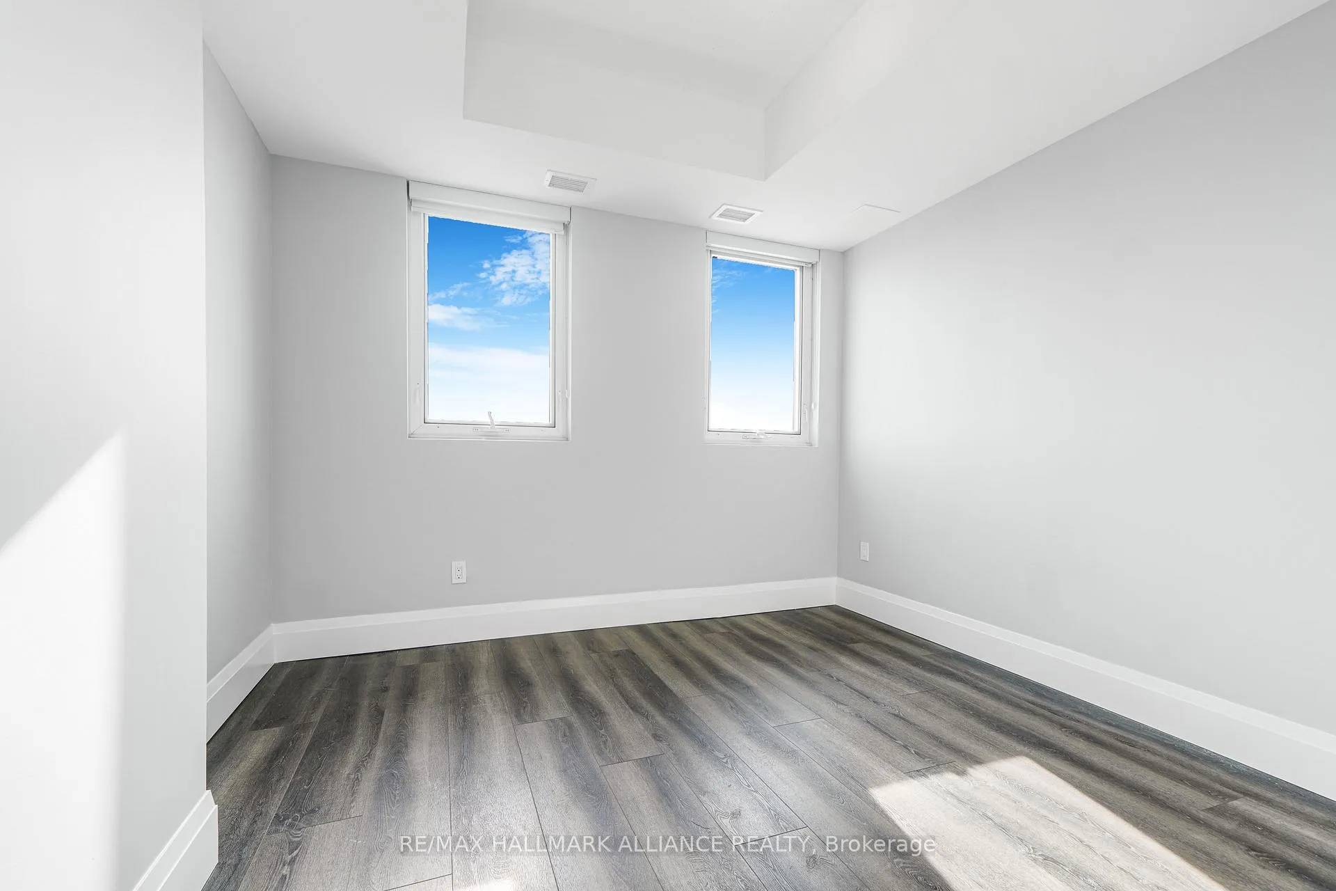 Photo 8 of Unit 1406, 108 Garment Street, Kitchener — HOMEH