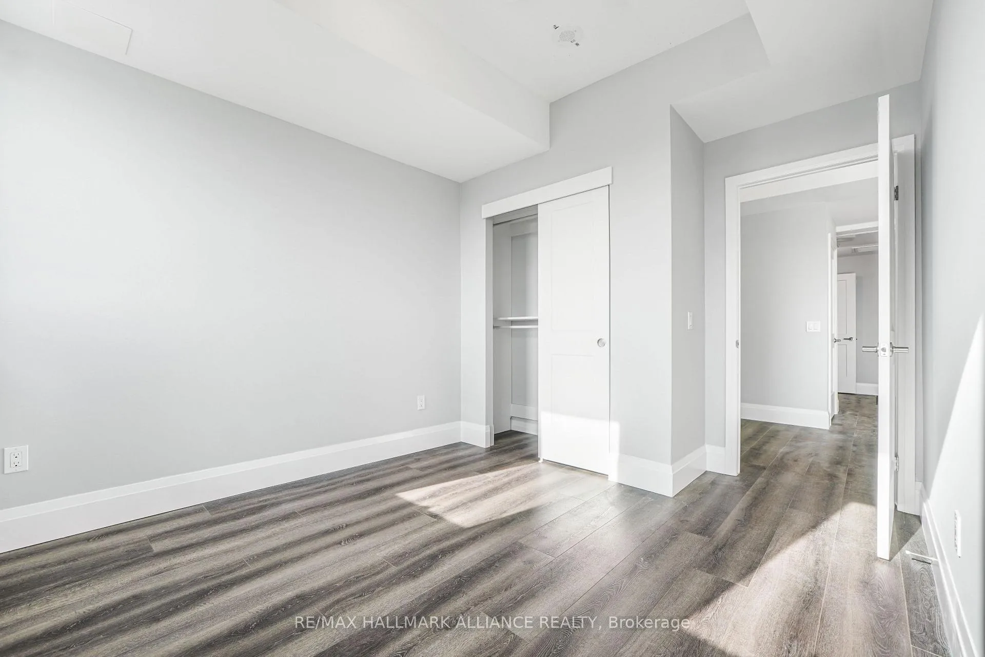 Photo 9 of Unit 1406, 108 Garment Street, Kitchener — HOMEH