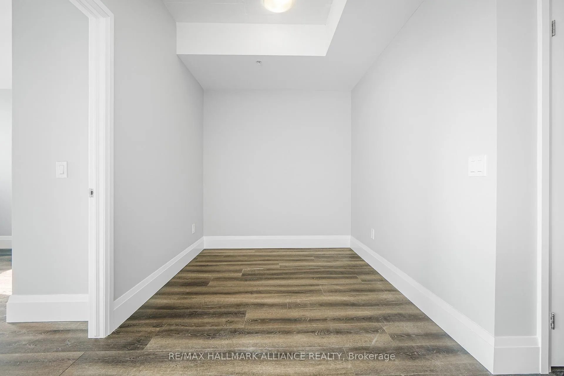 Photo 10 of Unit 1406, 108 Garment Street, Kitchener — HOMEH