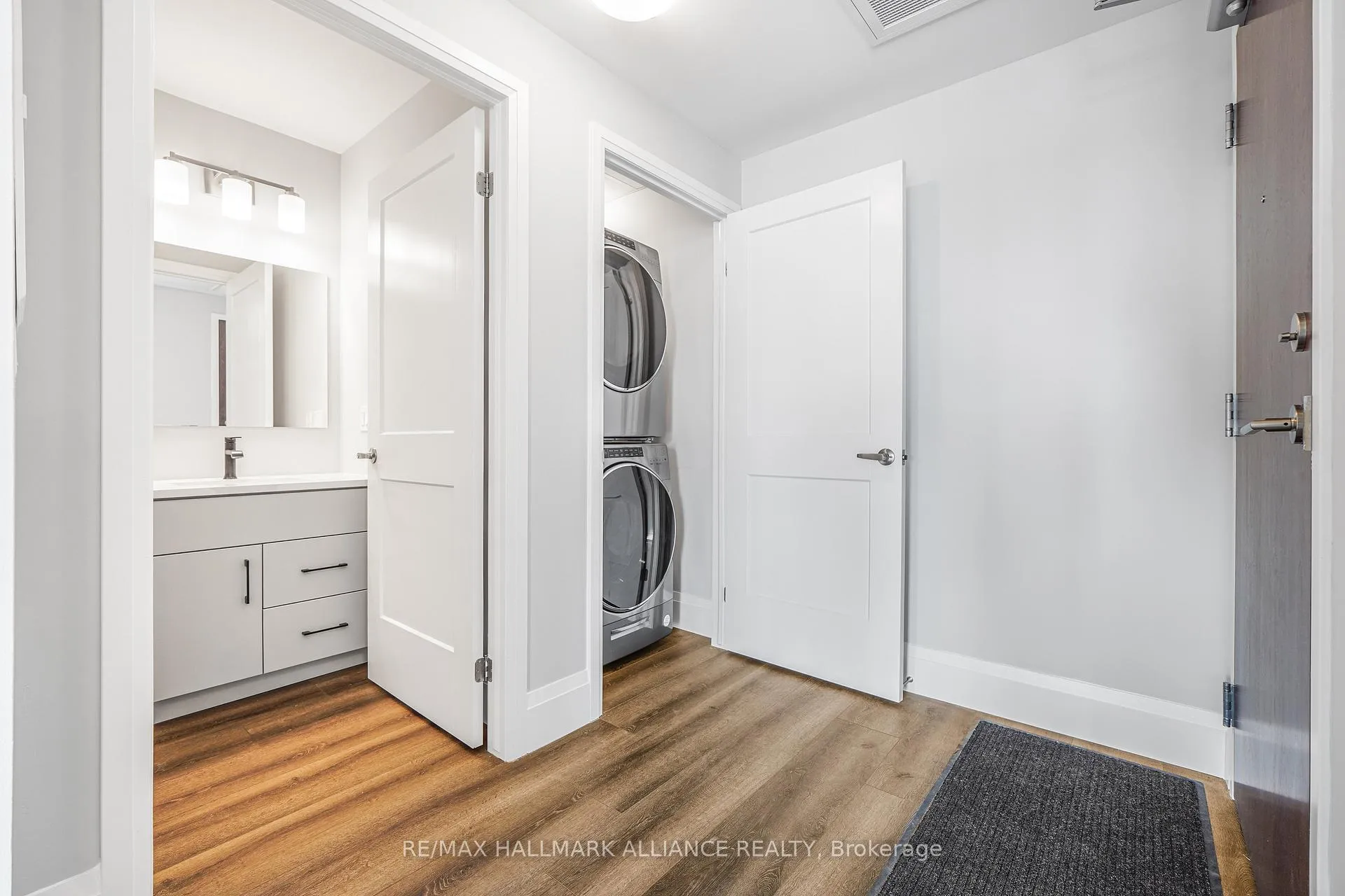 Photo 11 of Unit 1406, 108 Garment Street, Kitchener — HOMEH
