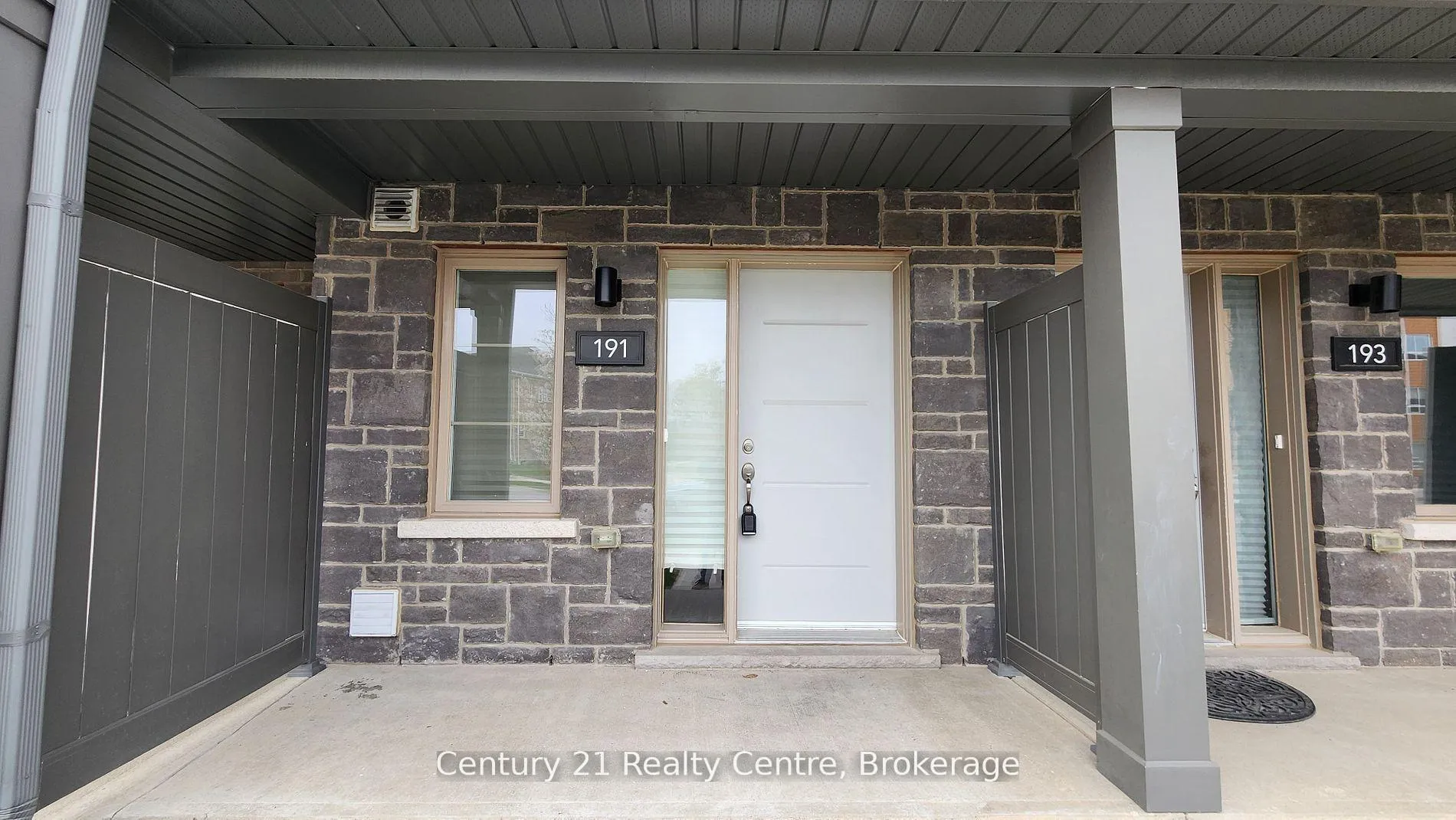 Photo 2 of 191 West Oak Trail, Kitchener, Rosenburg — HOMEH