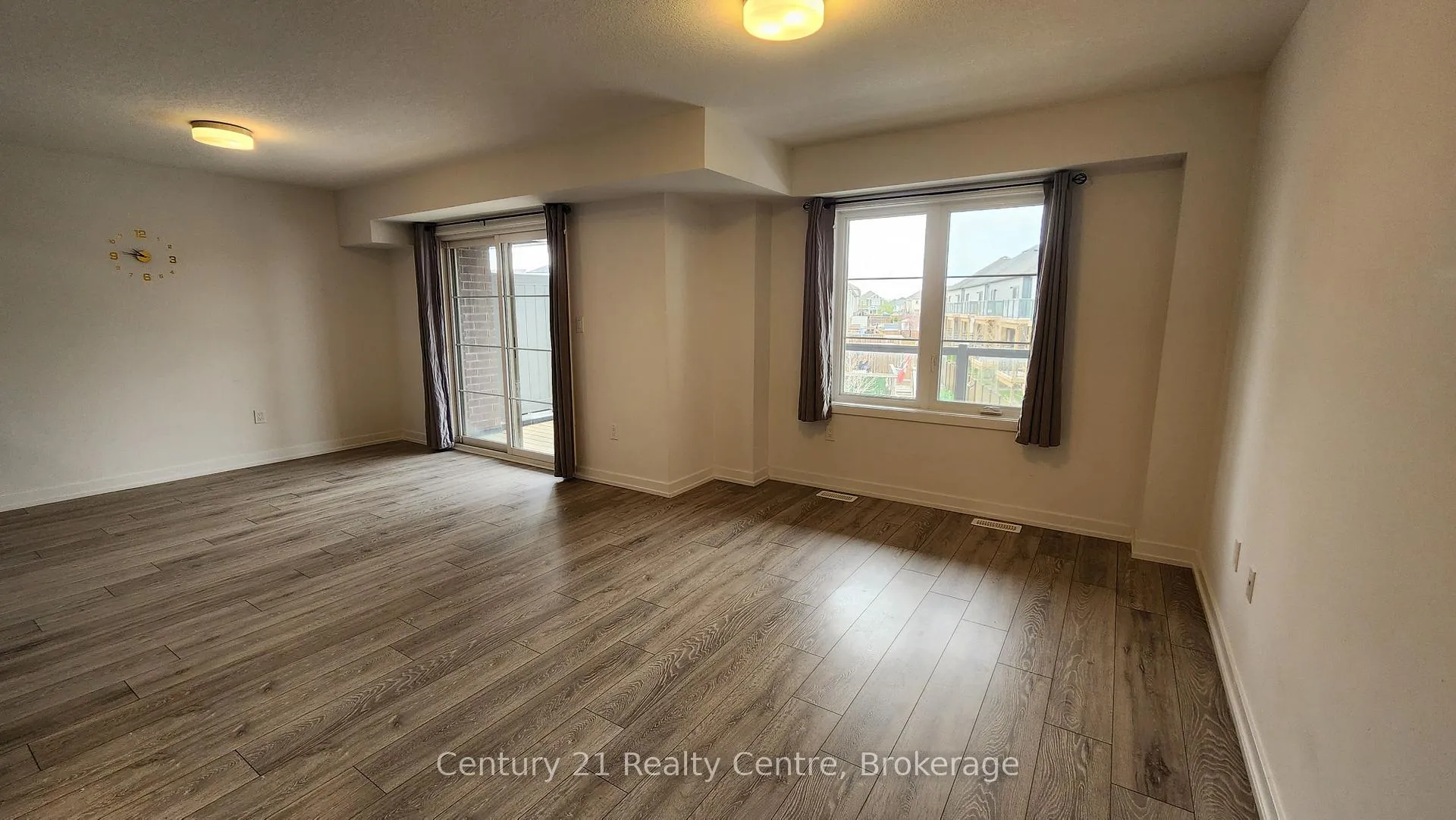 Photo 3 of 191 West Oak Trail, Kitchener, Rosenburg — HOMEH