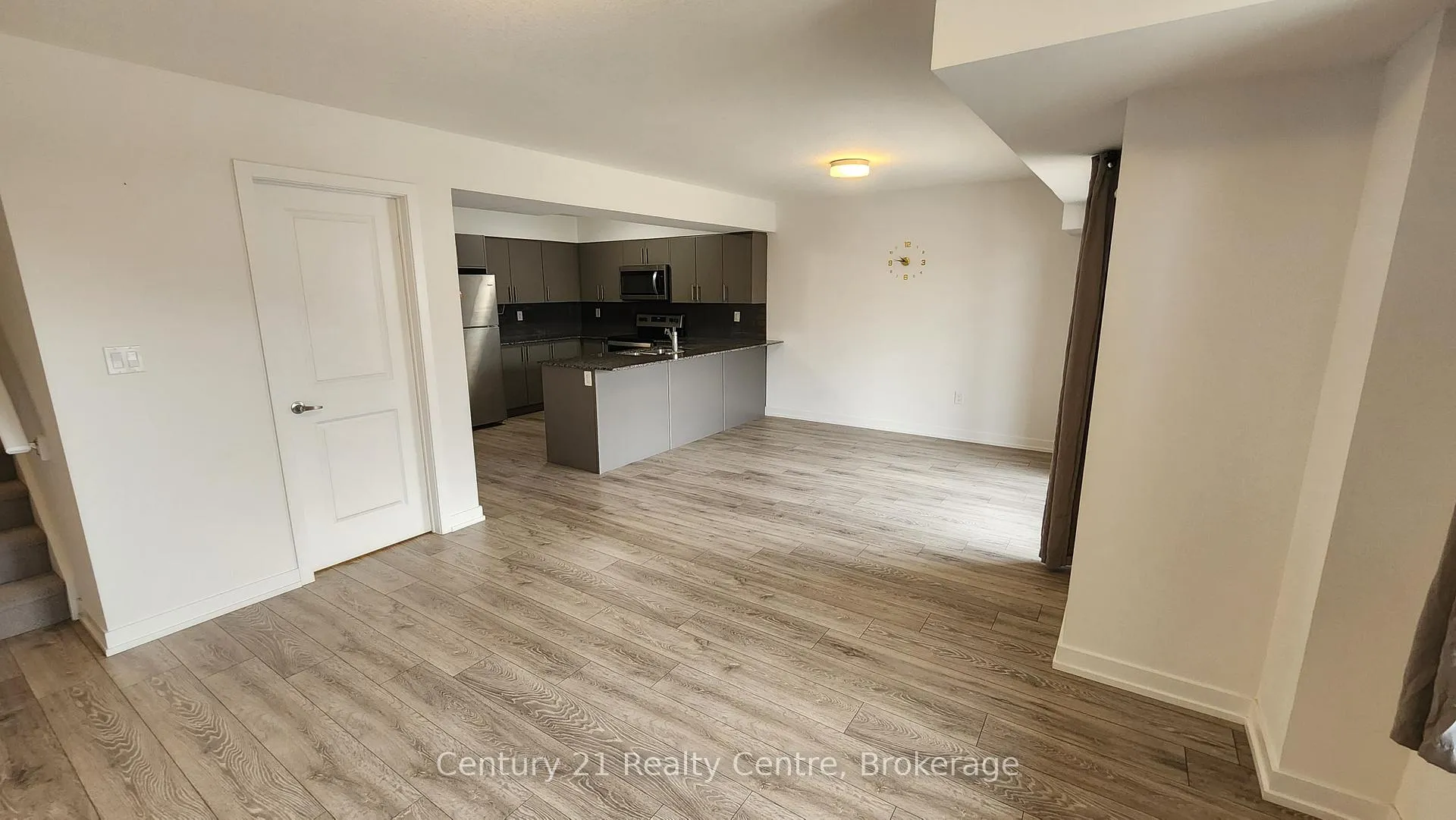 Photo 4 of 191 West Oak Trail, Kitchener, Rosenburg — HOMEH