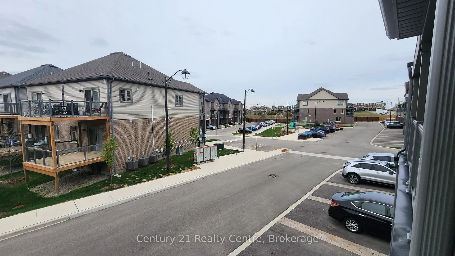 Photo 8 of 191 West Oak Trail, Kitchener, Rosenburg — HOMEH