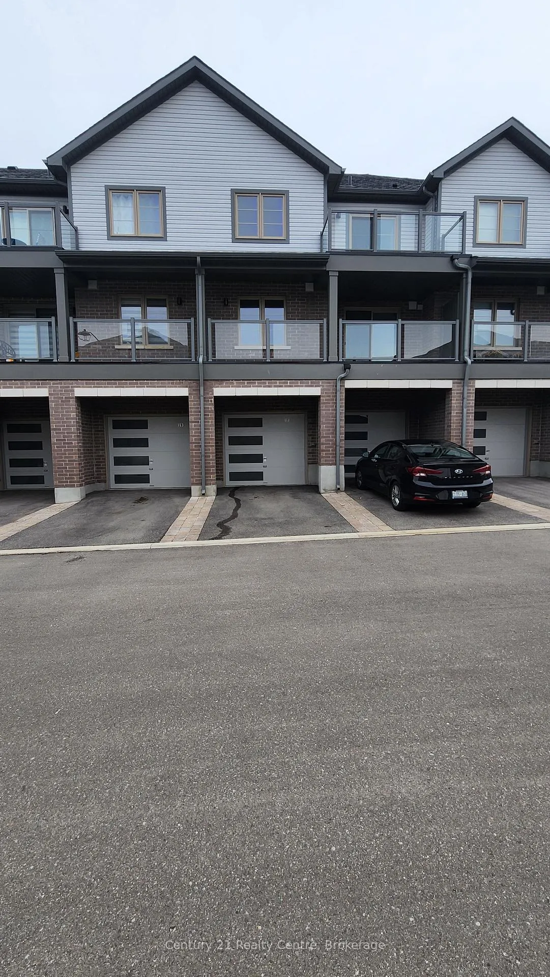 Photo 17 of 191 West Oak Trail, Kitchener, Rosenburg — HOMEH